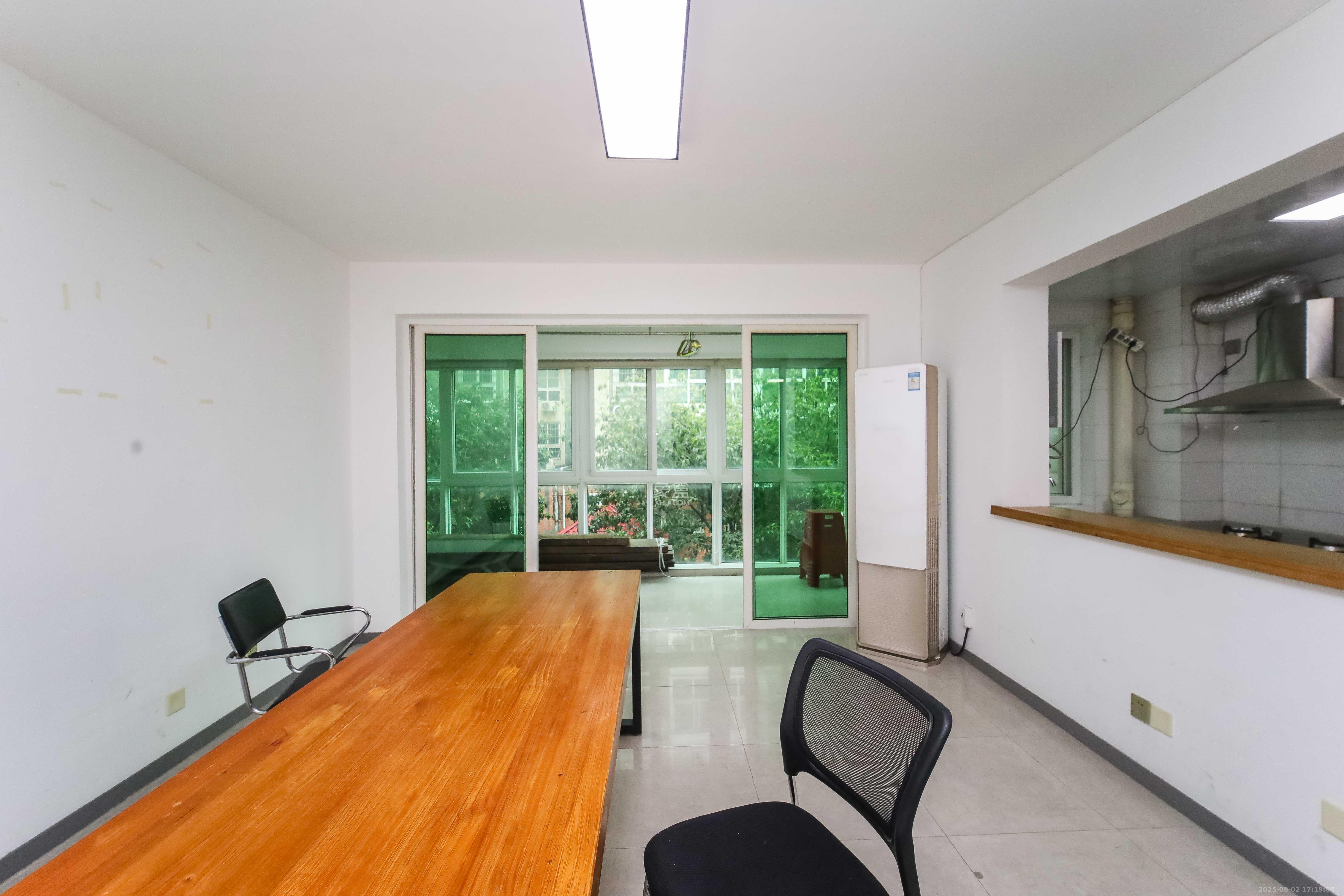 宏华花苑  3室2厅1卫    96.0万客厅