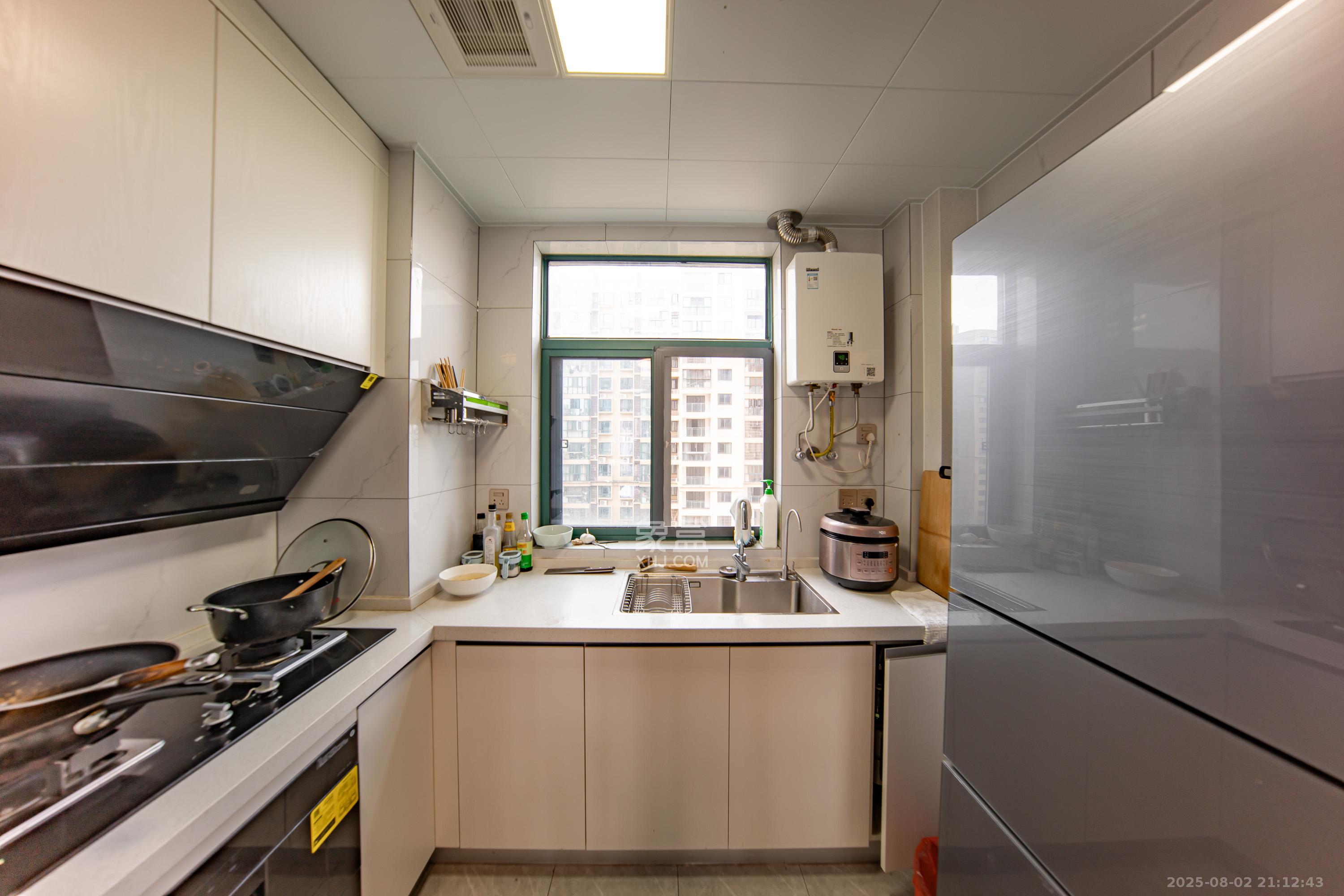 洋湖时代 3室2厅1卫 84.00万 洋湖时代 3室2厅1卫 84.00万厨房