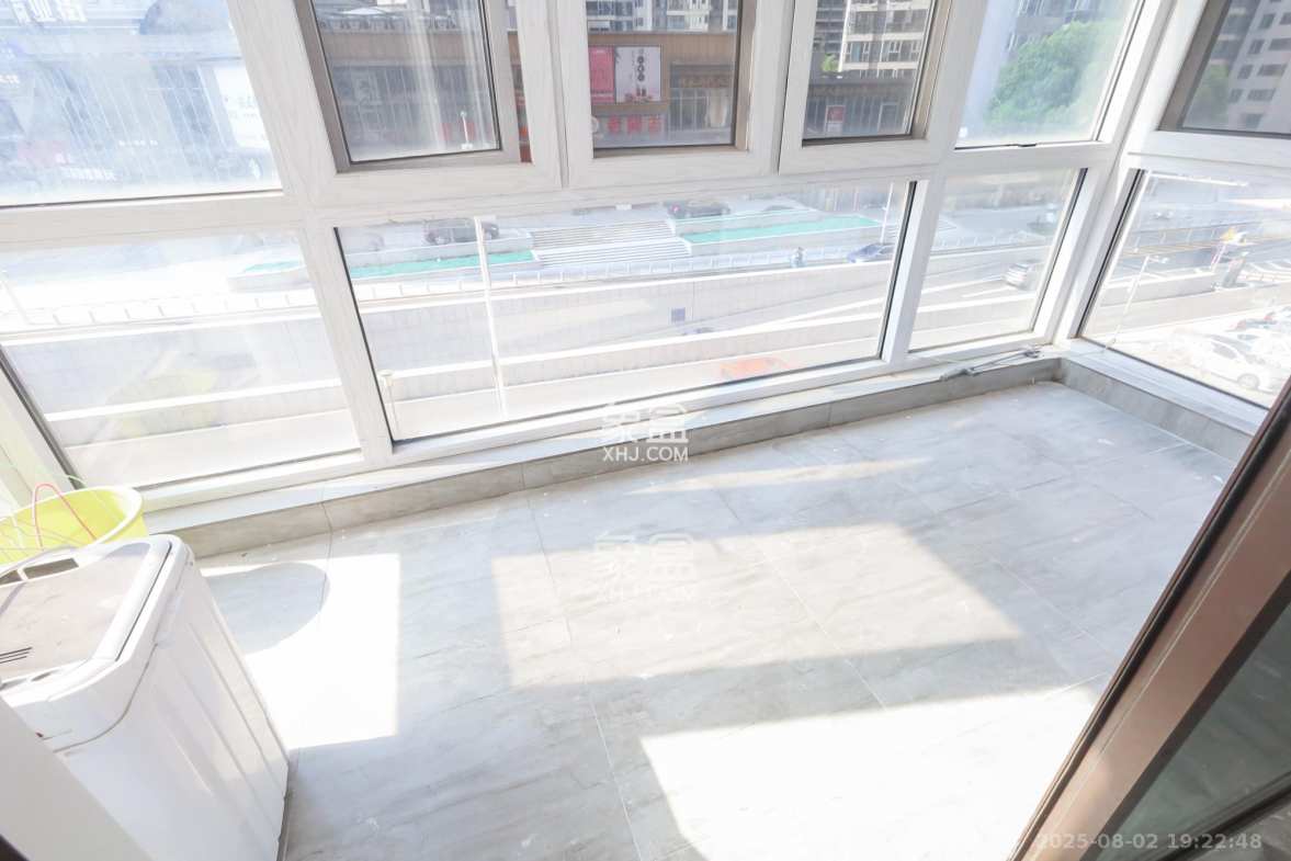 保利西海岸B区  3室2厅2卫    135.0万 保利西海岸B区  3室2厅2卫    135.0万阳台