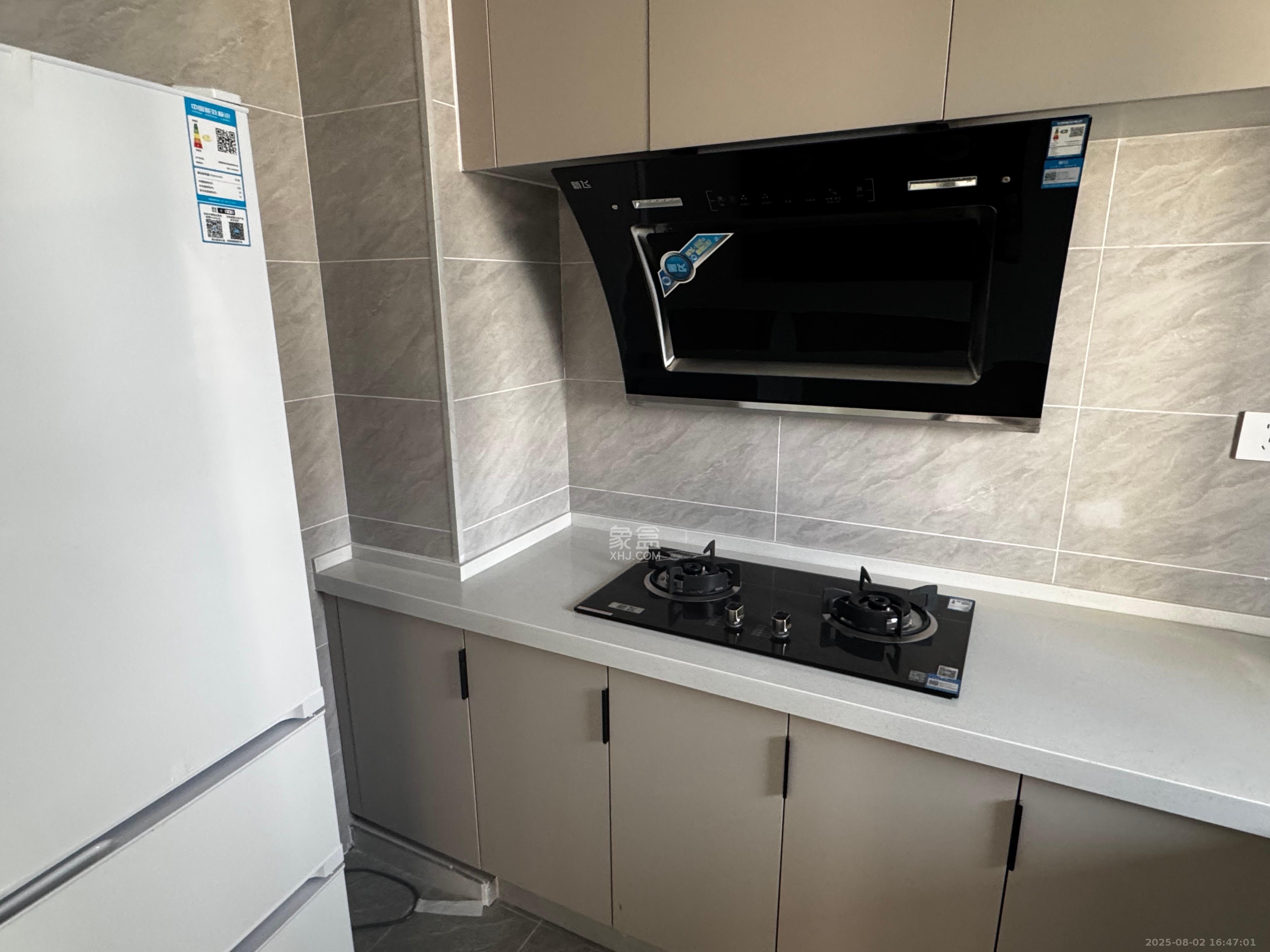 卓越浅水湾  4室2厅2卫    3400.0元/月 卓越浅水湾  4室2厅2卫    3400.0元/月室内图