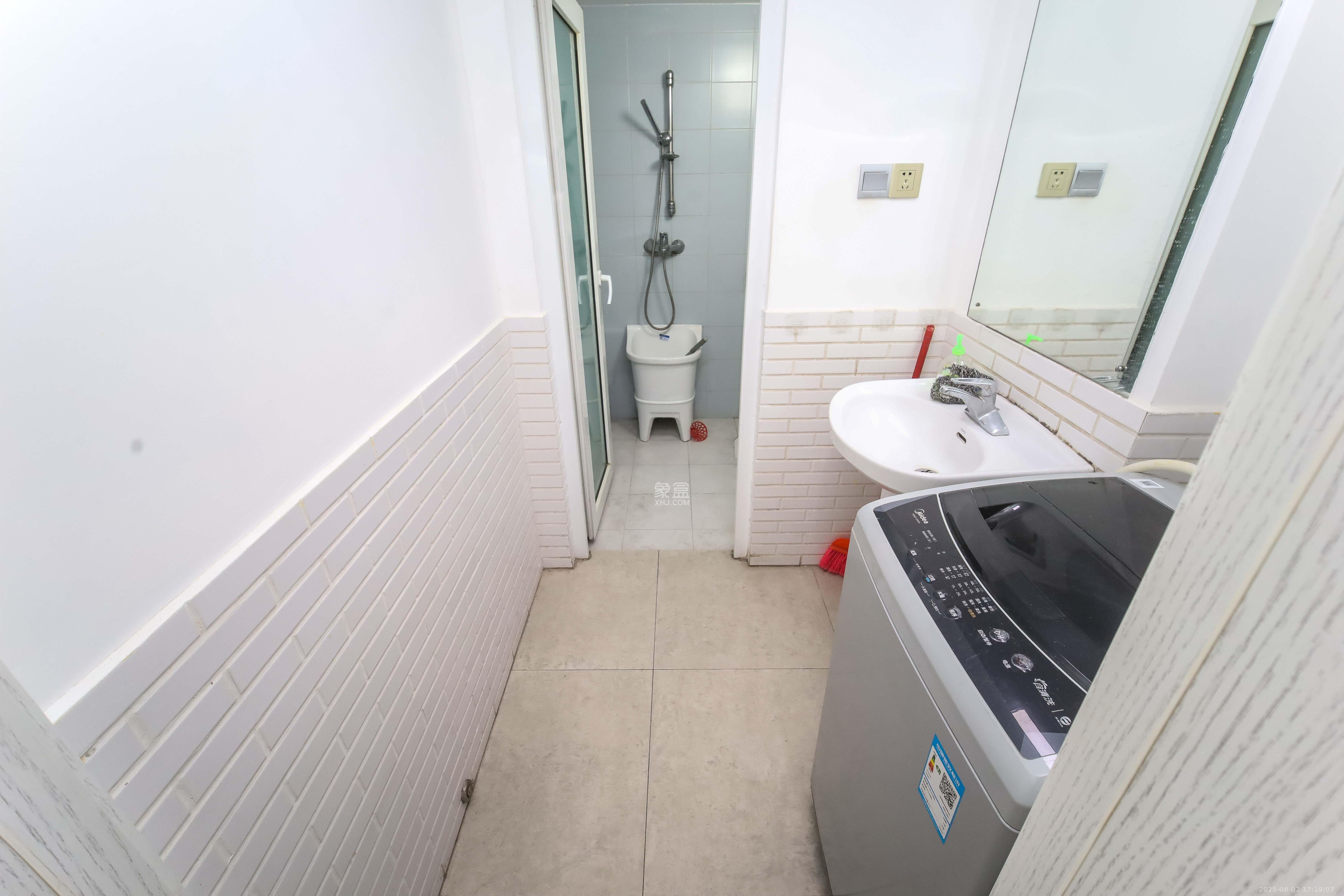 宏华花苑  3室2厅1卫    96.0万卫生间