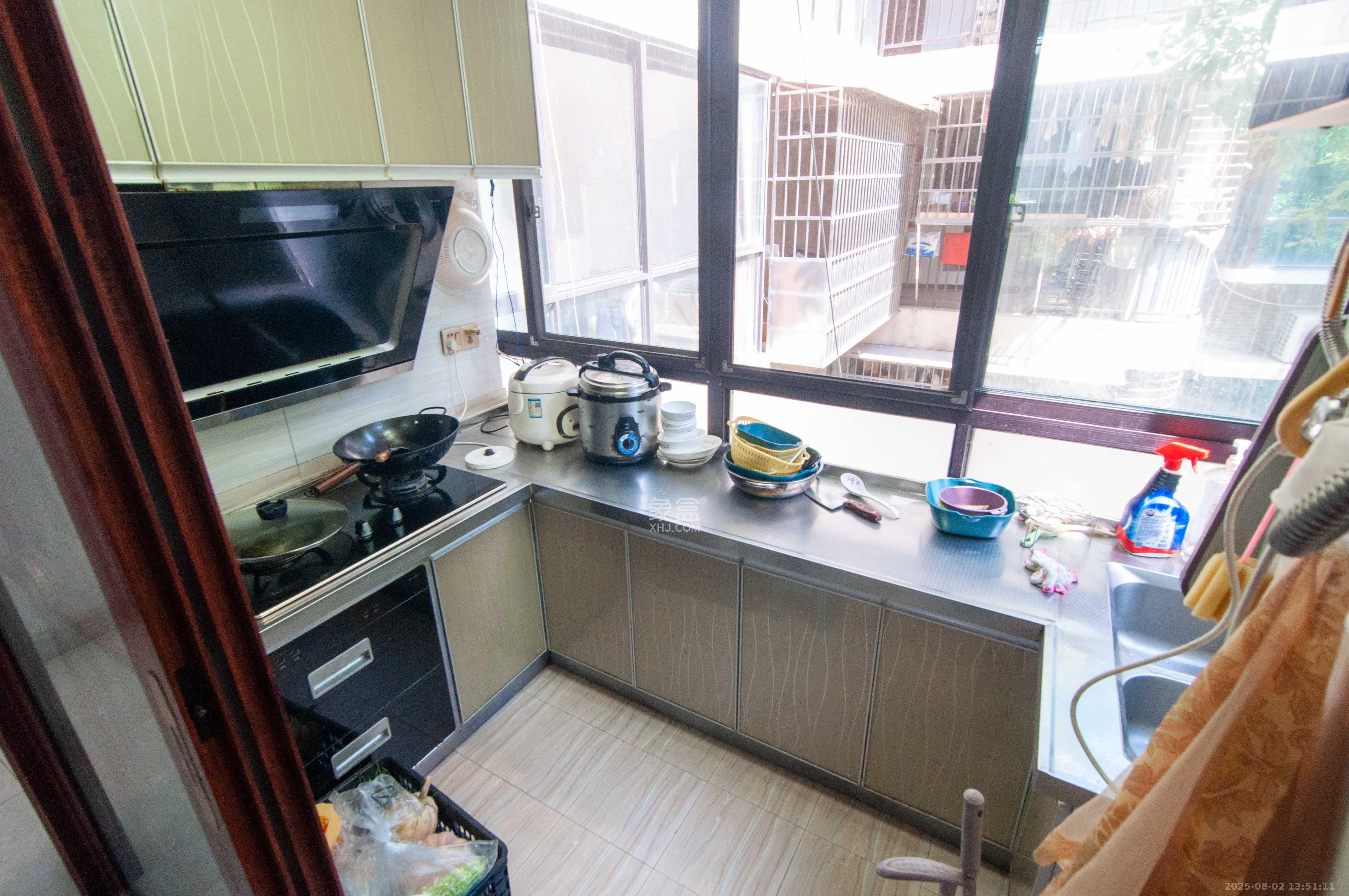 麓山枫情  3室2厅2卫   92.00万厨房
