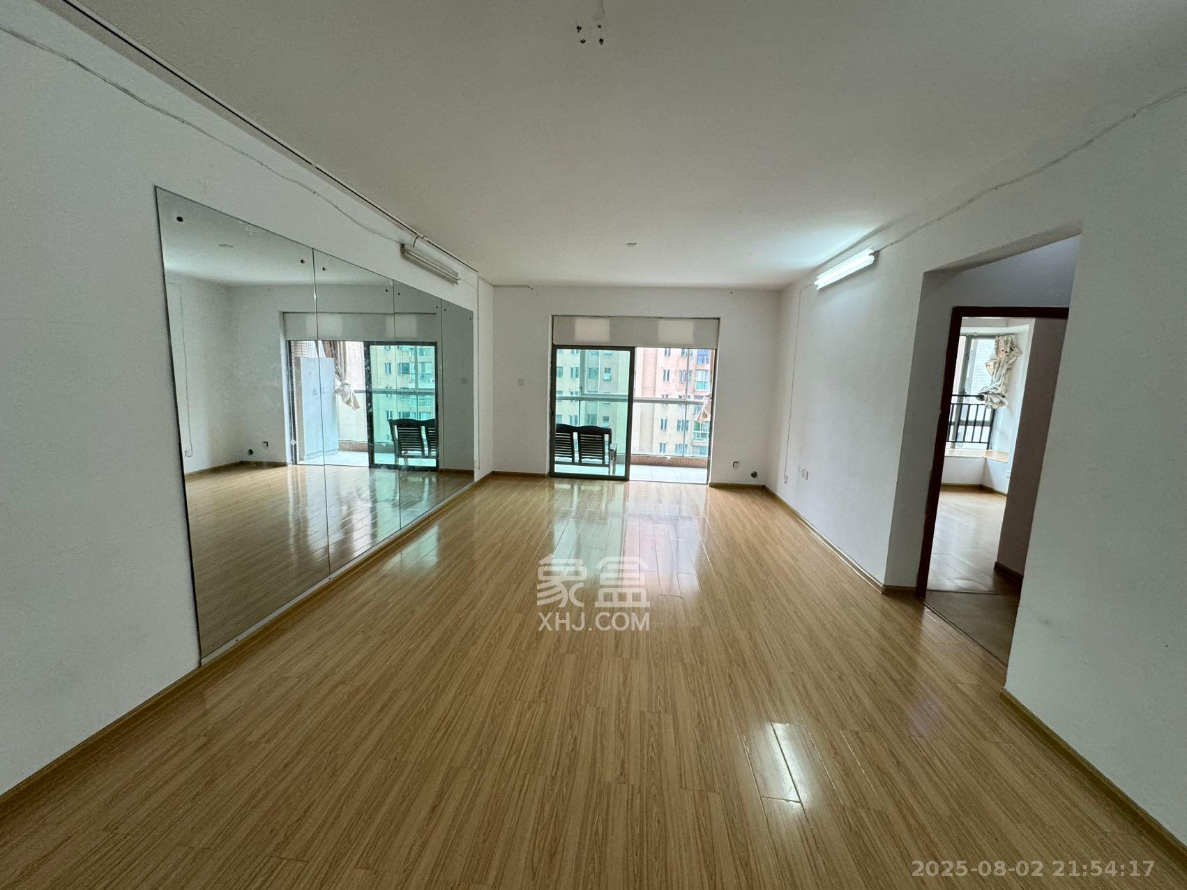 新城新世界一二三期 2室2厅1卫 2200.0元/月 新城新世界一二三期 2室2厅1卫 2200.0元/月室内图