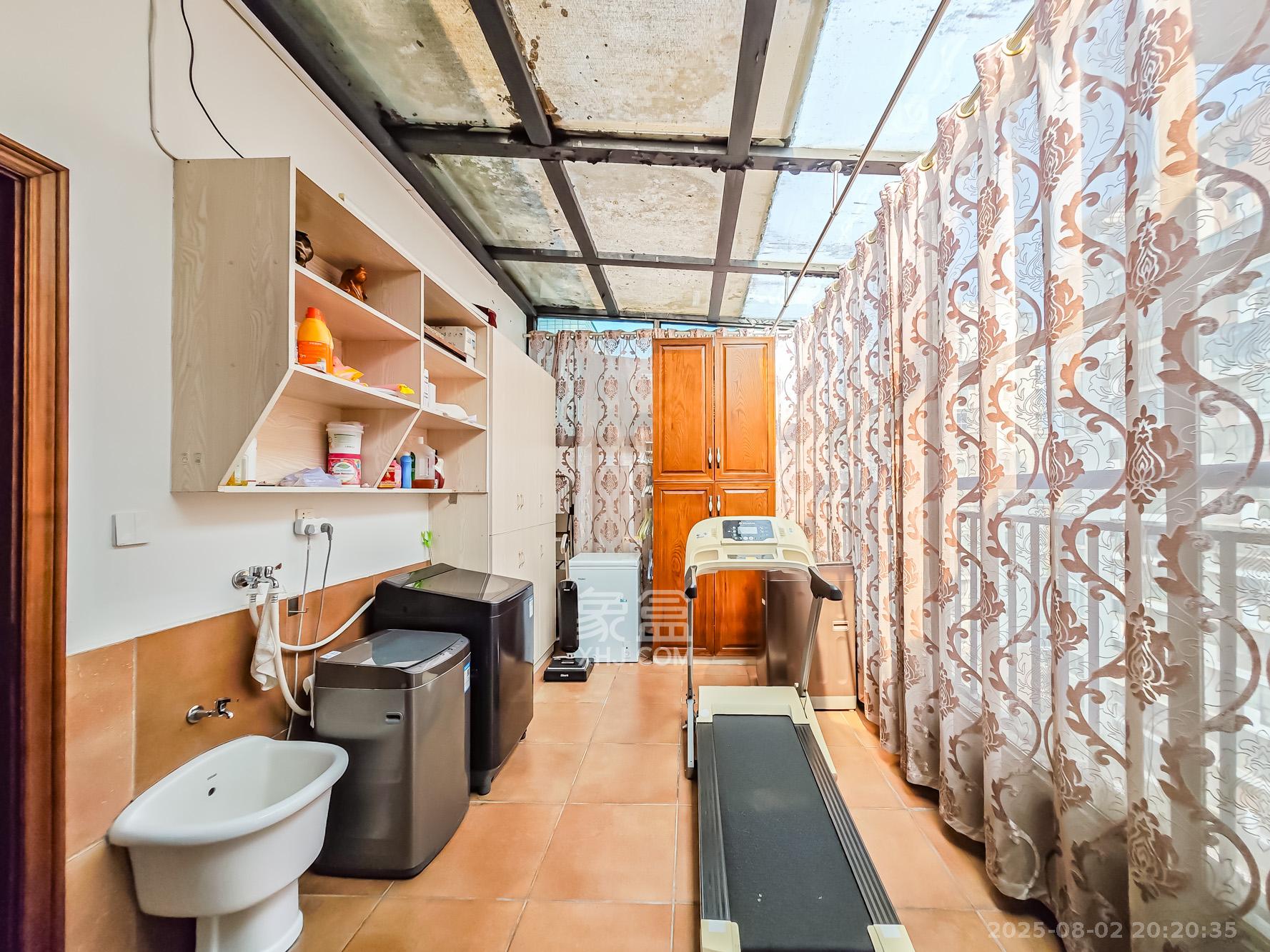 山语城一期 4室2厅3卫 240.0万 山语城一期 4室2厅3卫 240.0万阳台