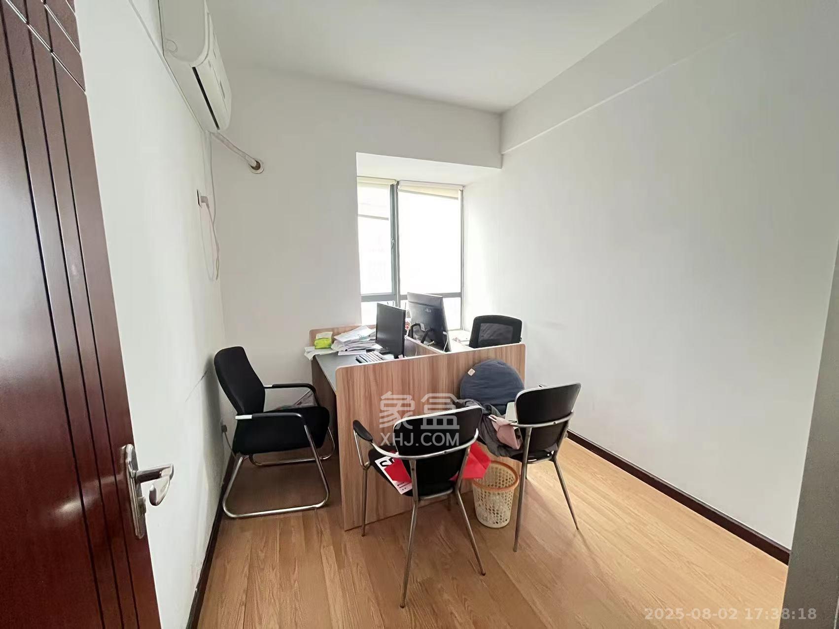 金麓国际  3室2厅2卫    4000.0元/月室内图