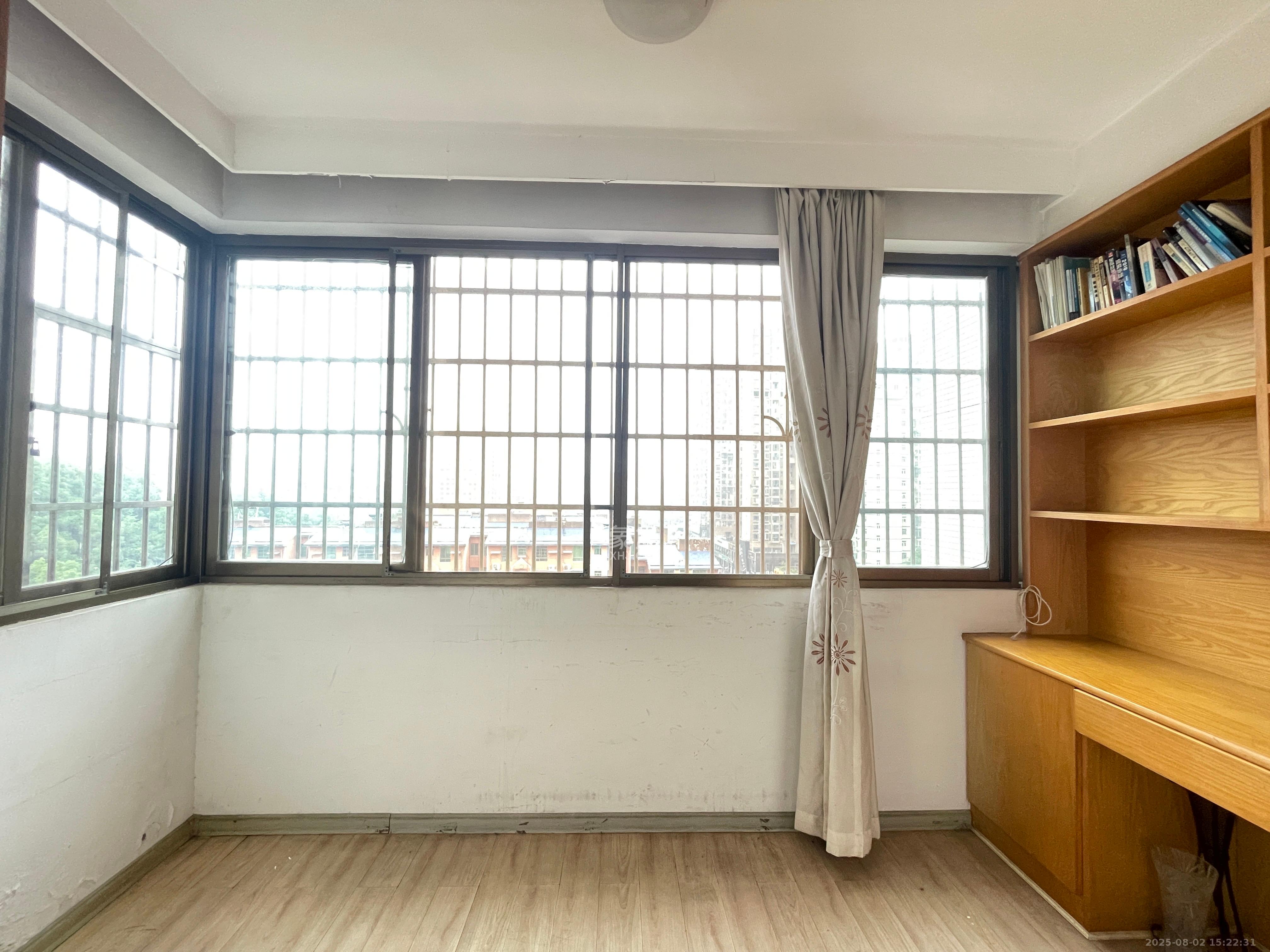 阳明山庄  3室2厅2卫   2300.00元/月室内图