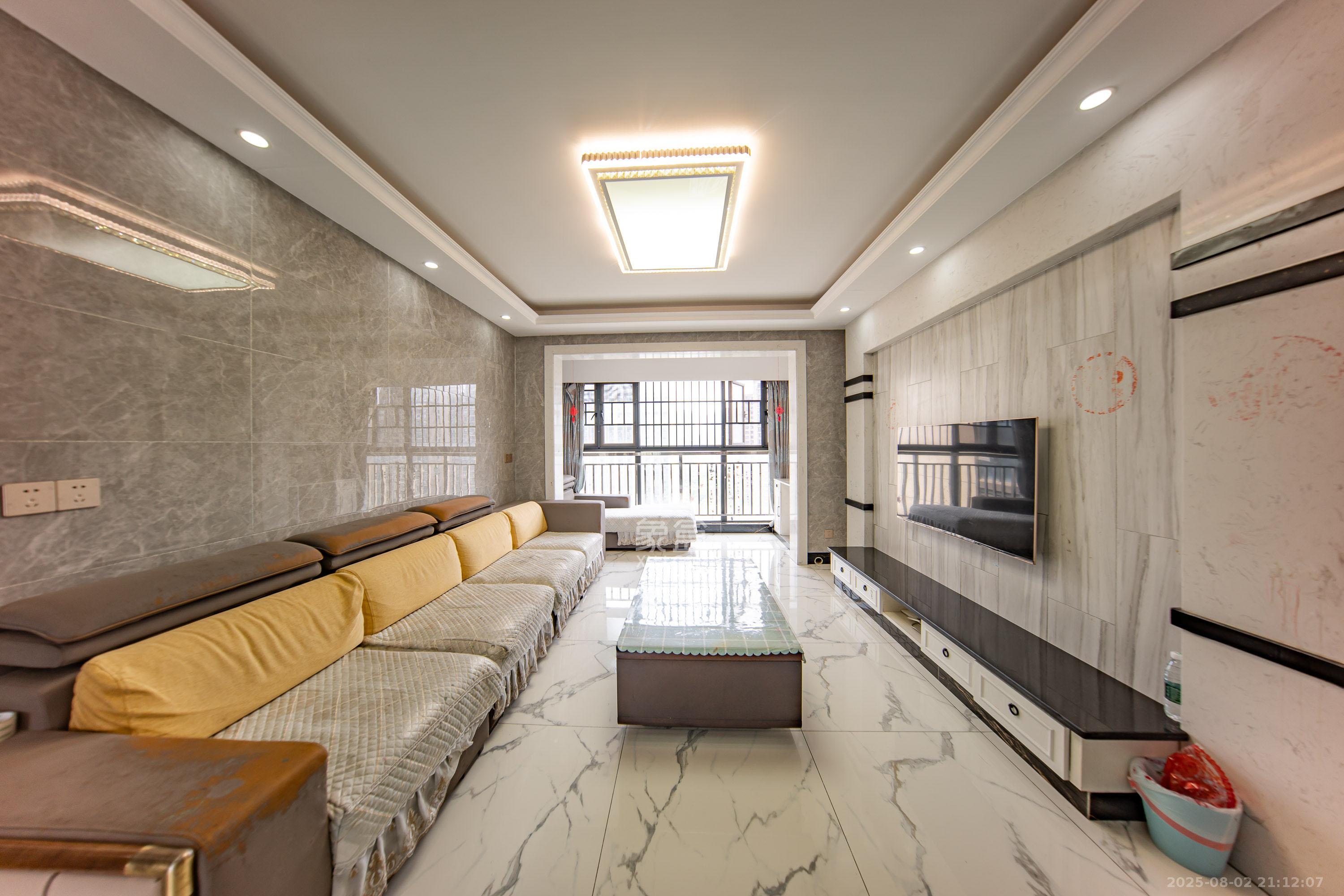 南山十里天池 3室2厅2卫 88.0万 南山十里天池 3室2厅2卫 88.0万客厅