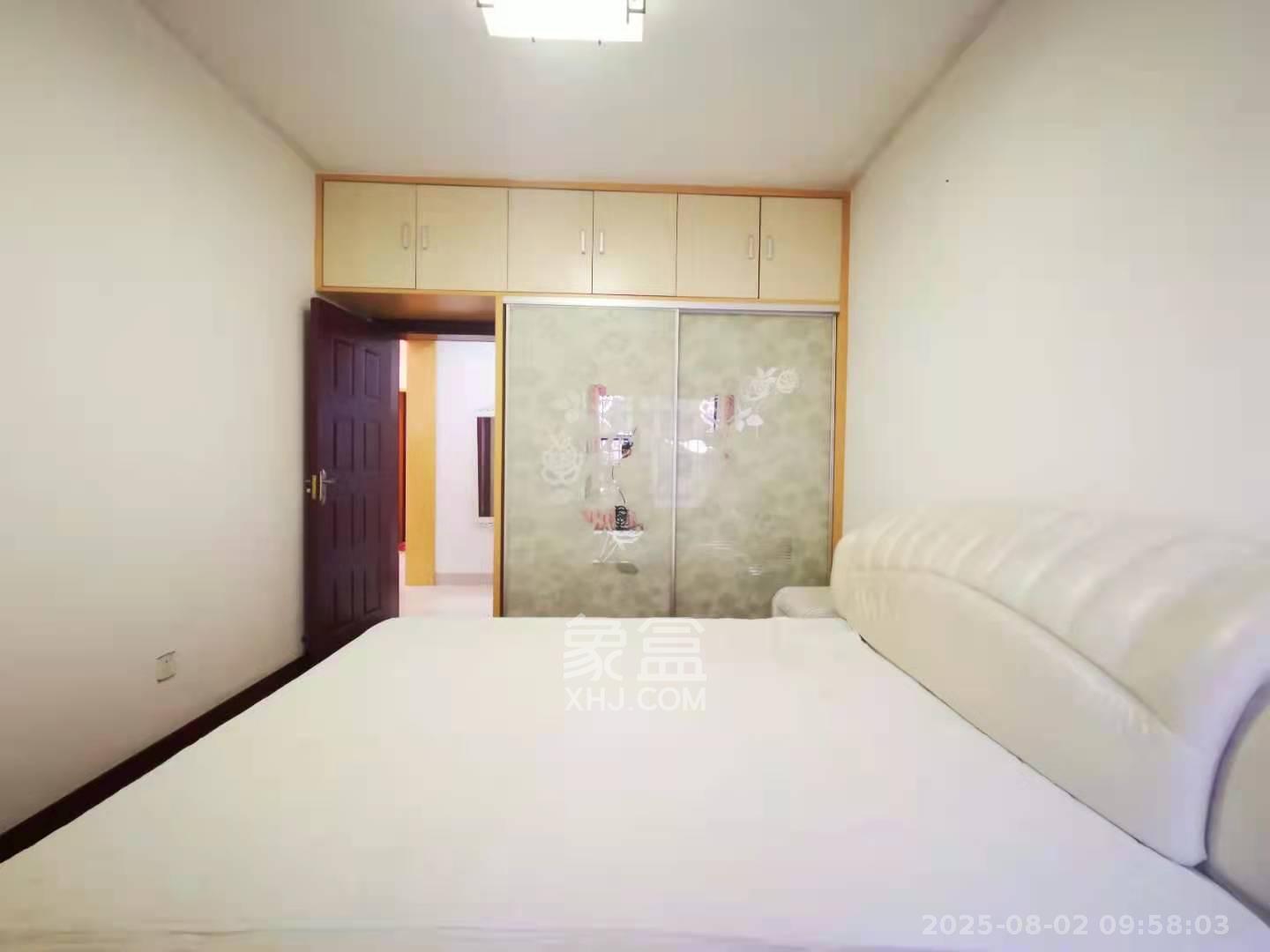 保利麓谷林语D区  1室2厅1卫    1200.0元/月室内图