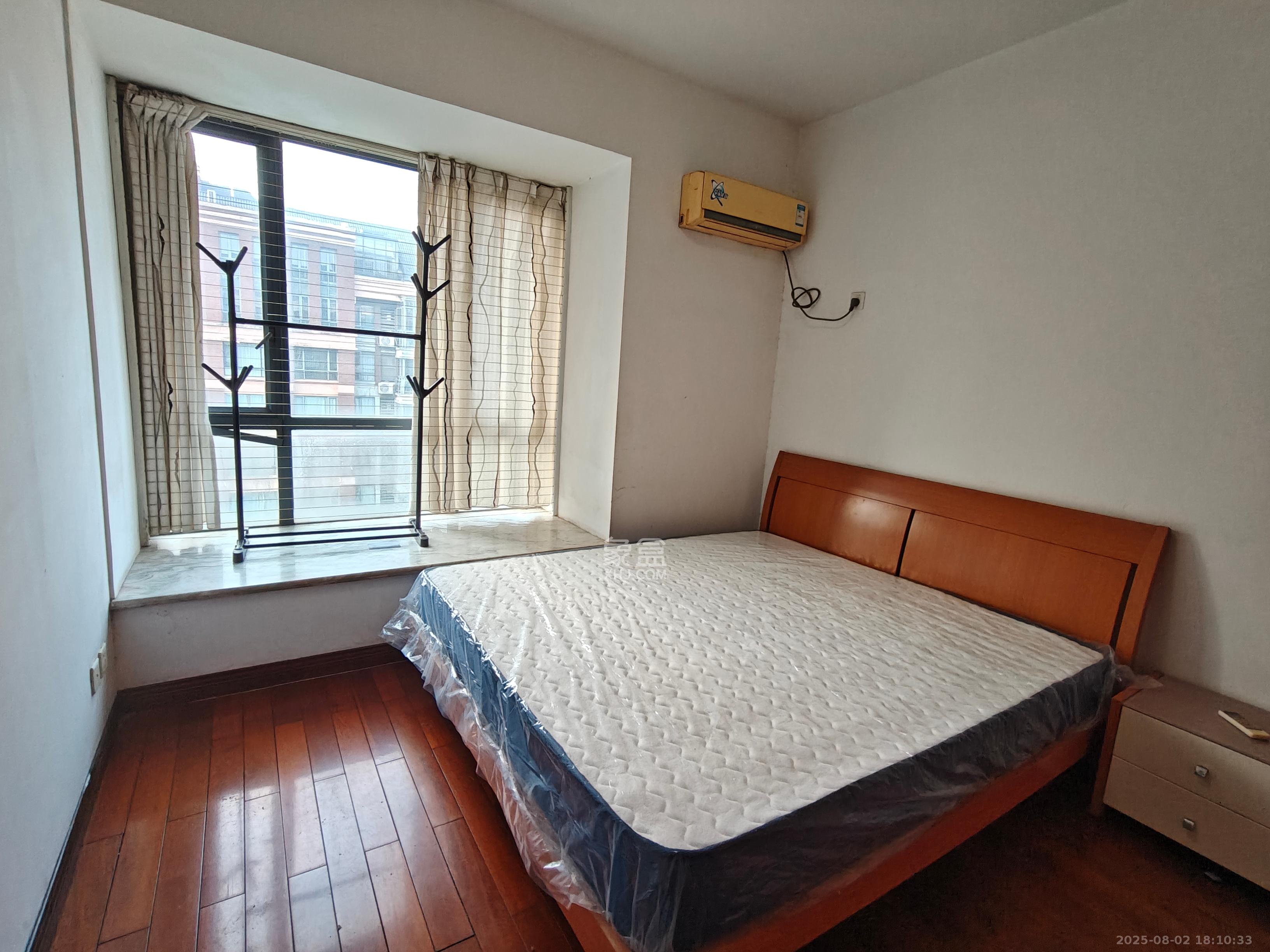 奥林匹克花园  3室2厅2卫    2600.0元/月 奥林匹克花园  3室2厅2卫    2600.0元/月室内图