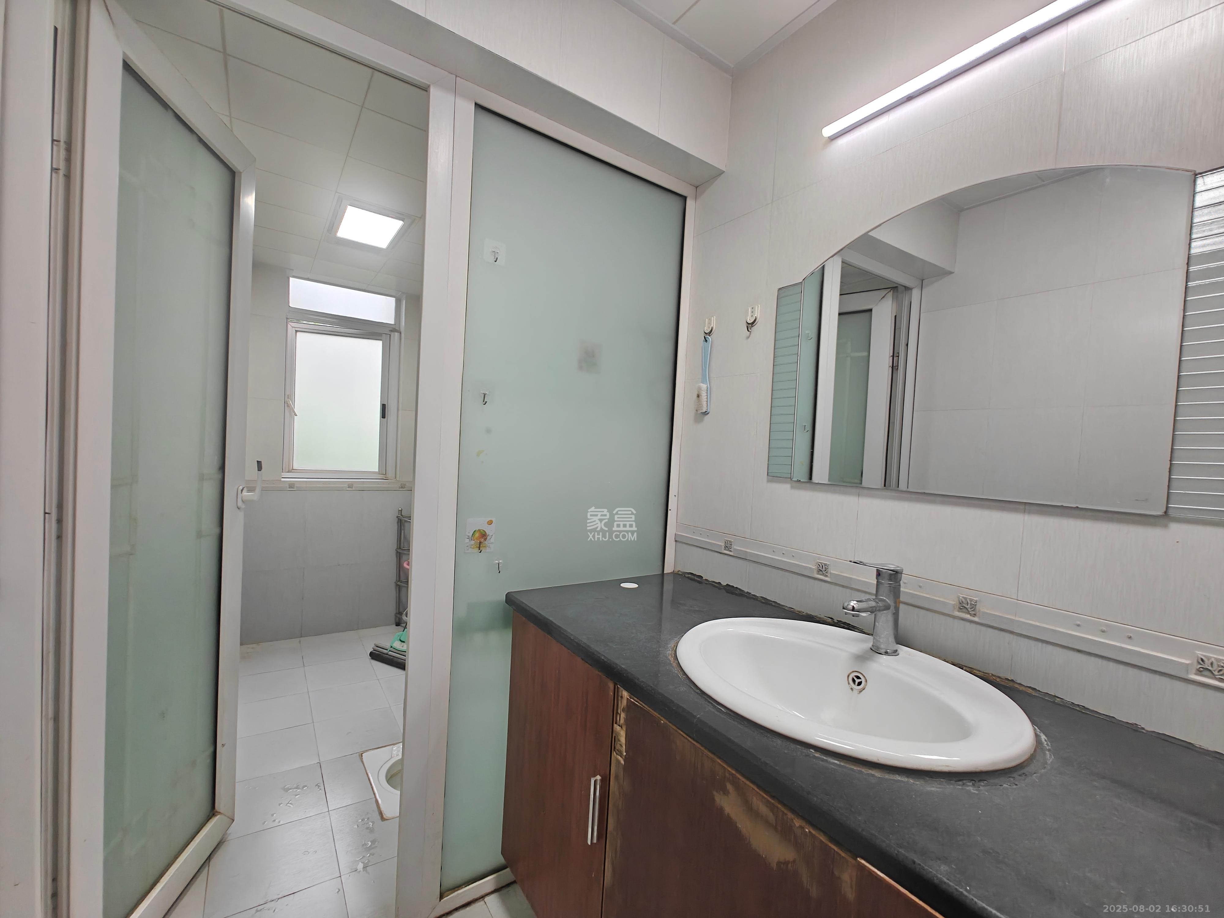 嘉盛华庭(一期、二期、三期) 3室2厅2卫 2700.0元/月 嘉盛华庭(一期、二期、三期) 3室2厅2卫 2700.0元/月室内图