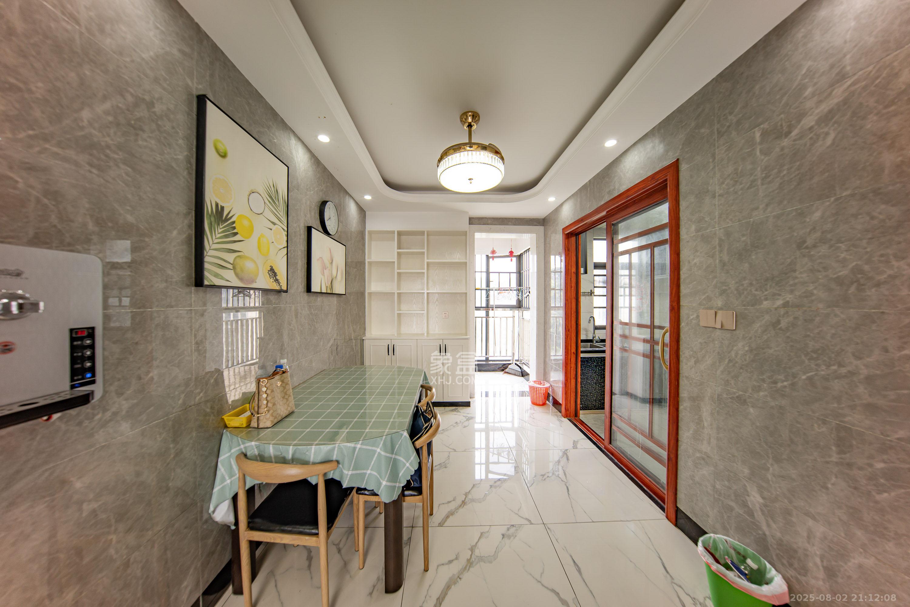 南山十里天池 3室2厅2卫 88.0万 南山十里天池 3室2厅2卫 88.0万客厅