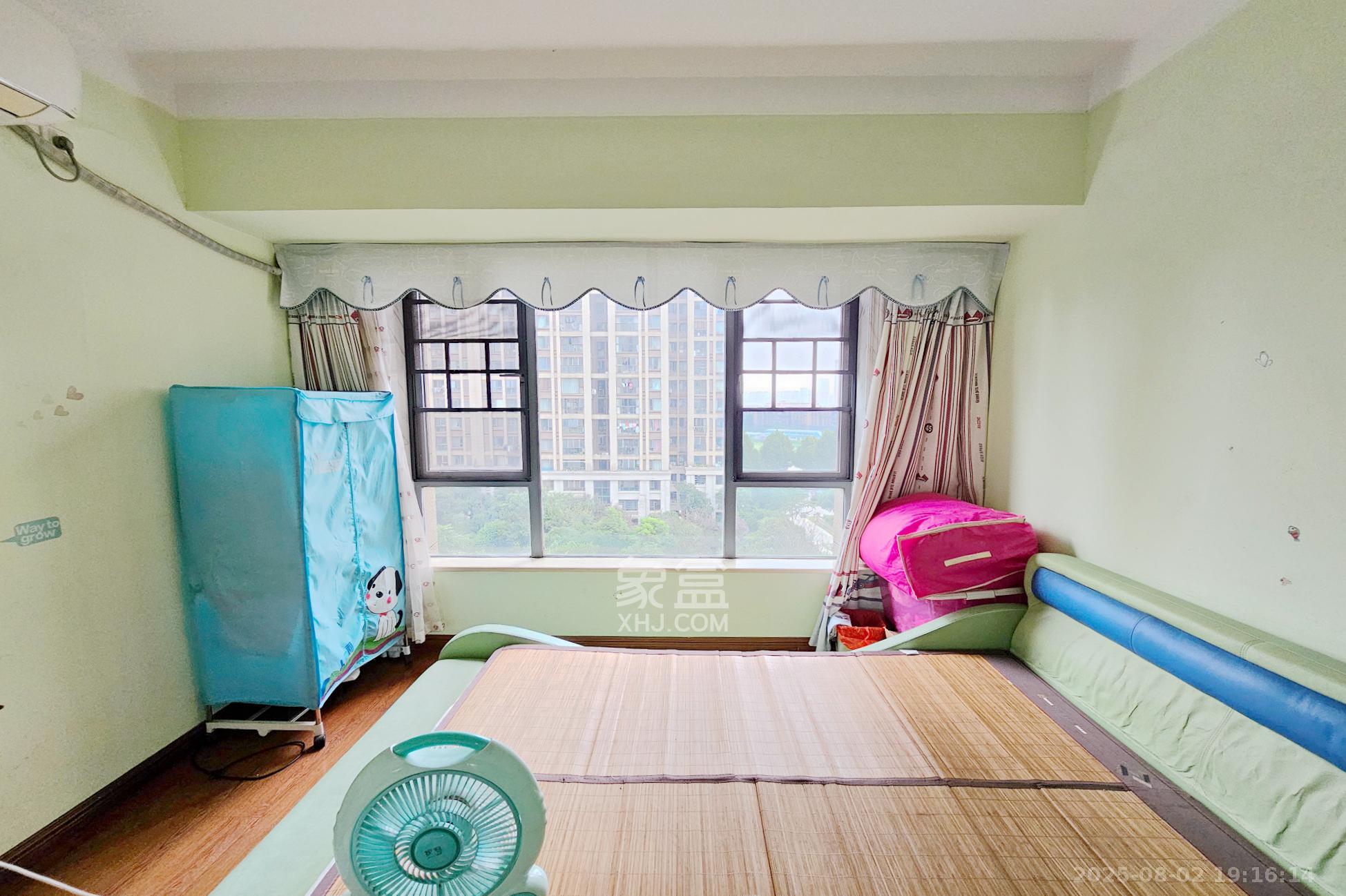 嘉宇盛世华章  4室2厅2卫    115.0万卧室