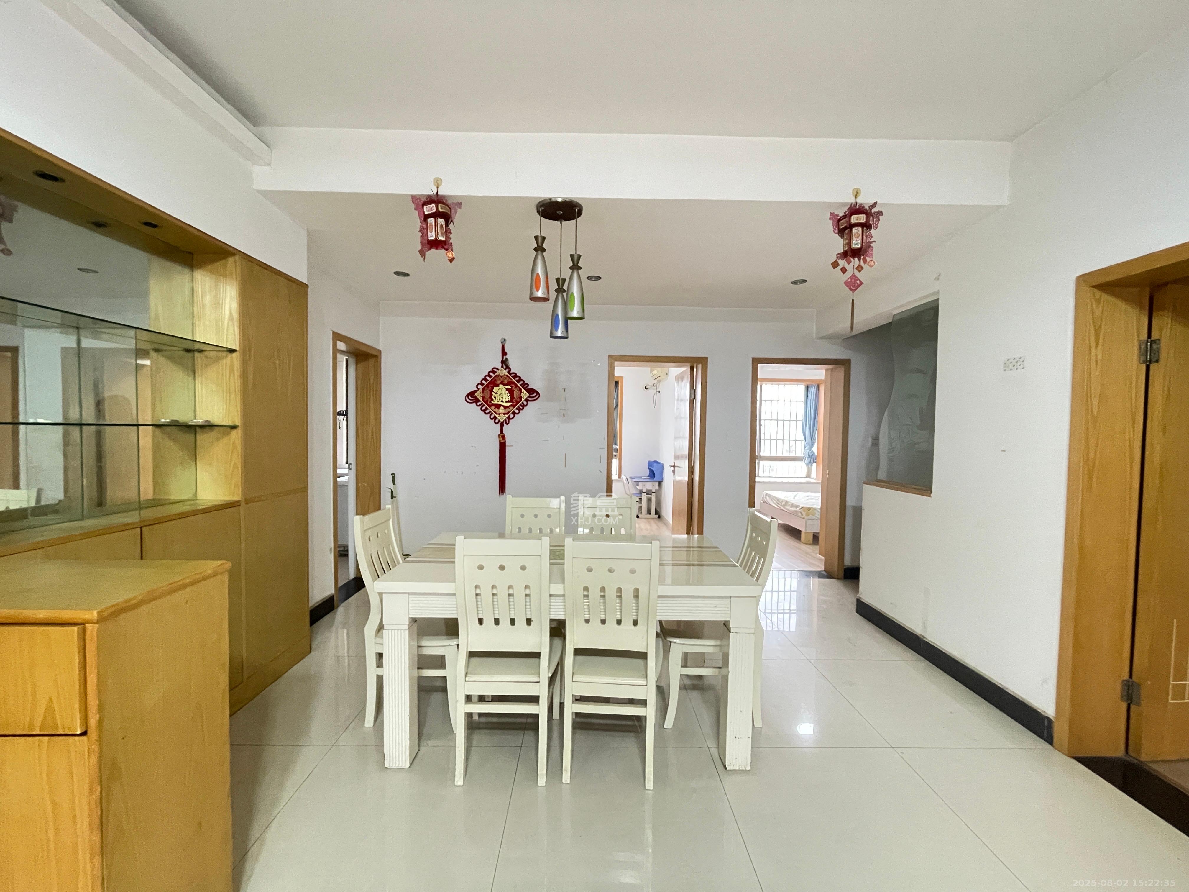 阳明山庄  3室2厅2卫   2300.00元/月室内图