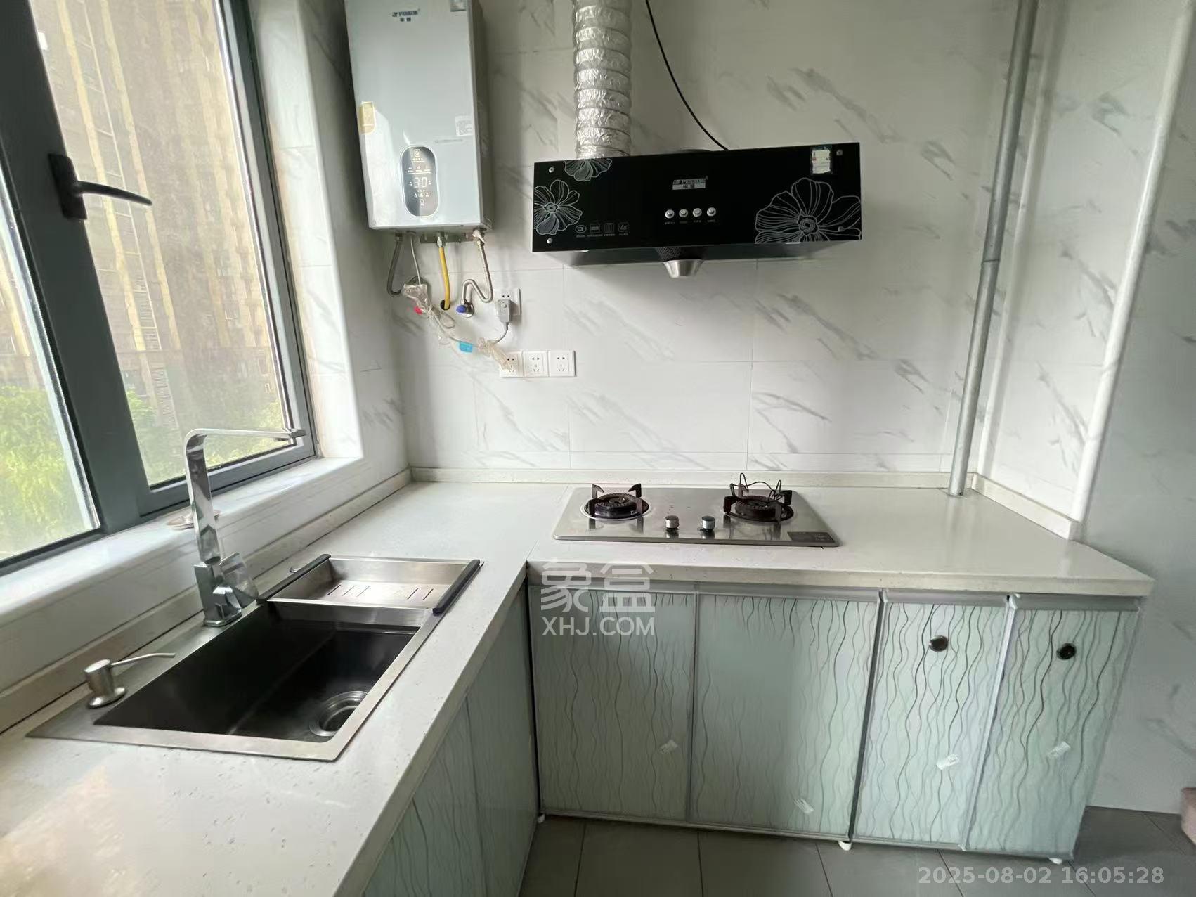 荣盛花语书苑 4室2厅2卫 4100.0元/月 荣盛花语书苑 4室2厅2卫 4100.0元/月室内图