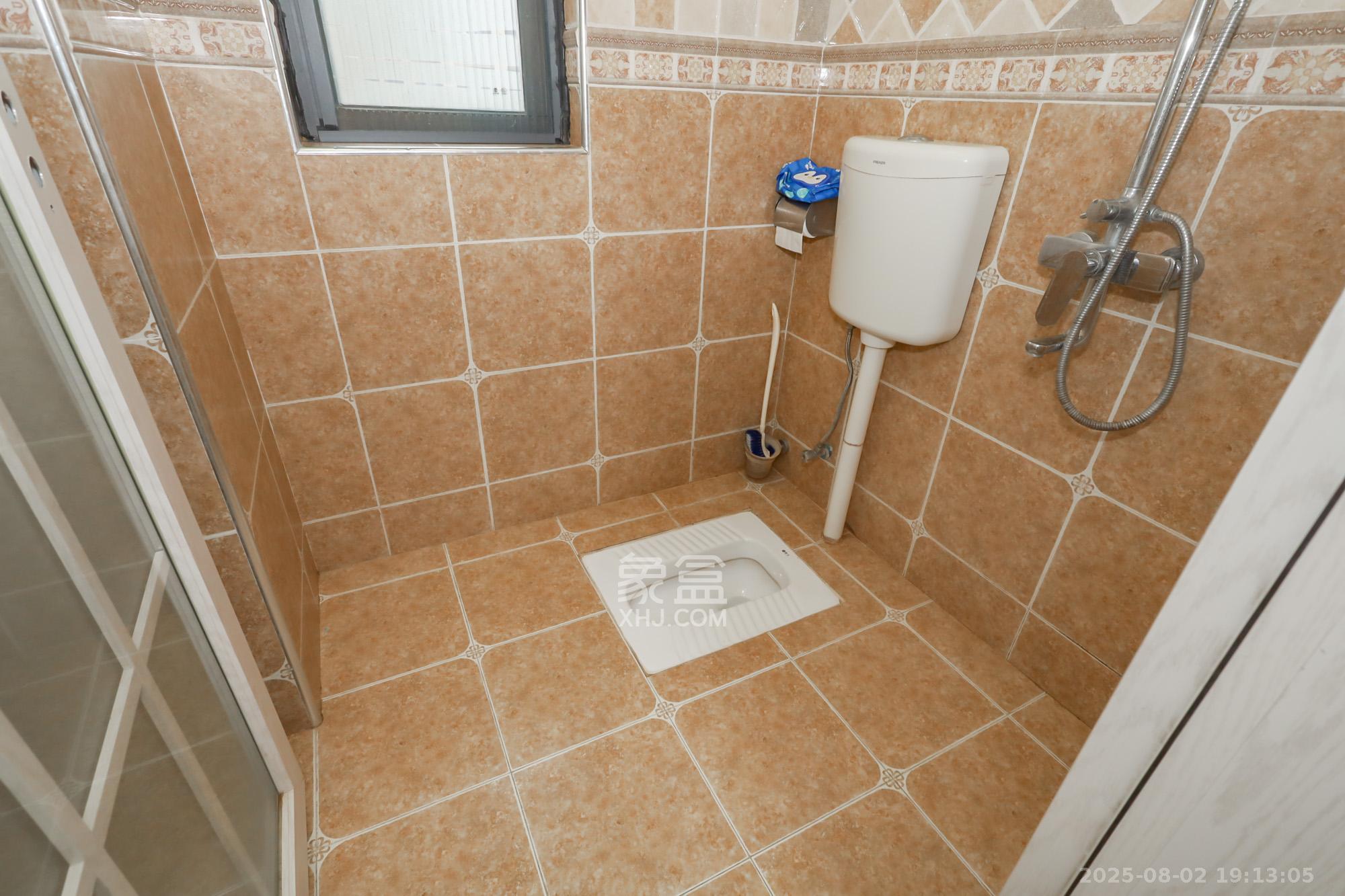 世茂外滩里(世茂铂翠湾三期)  4室2厅2卫    350.0万 世茂外滩里(世茂铂翠湾三期)  4室2厅2卫    350.0万卫生间