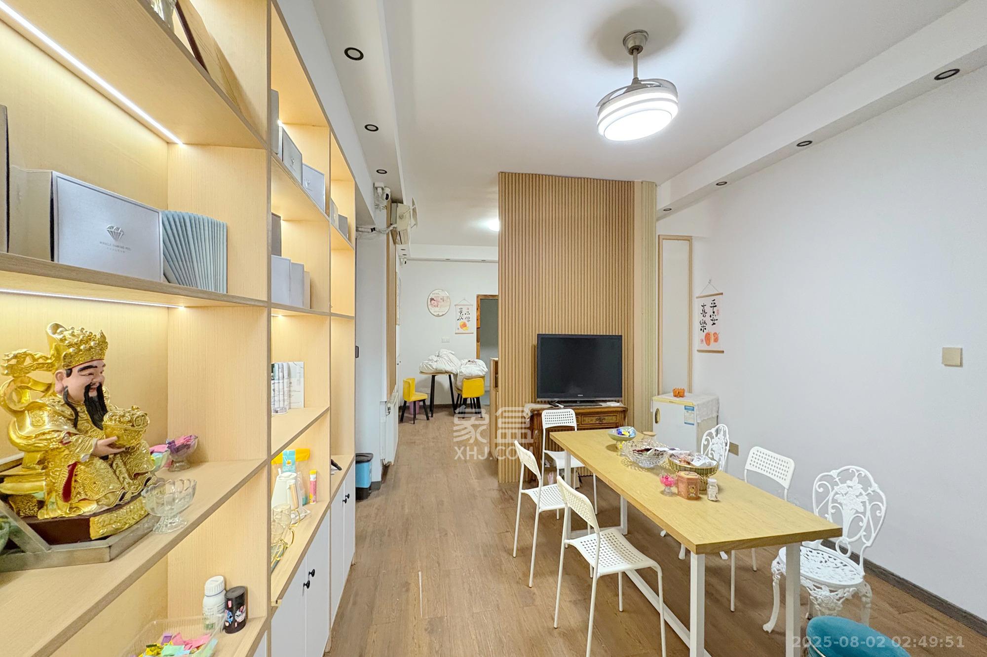 朝阳银座  1室1厅1卫   63.00万客厅