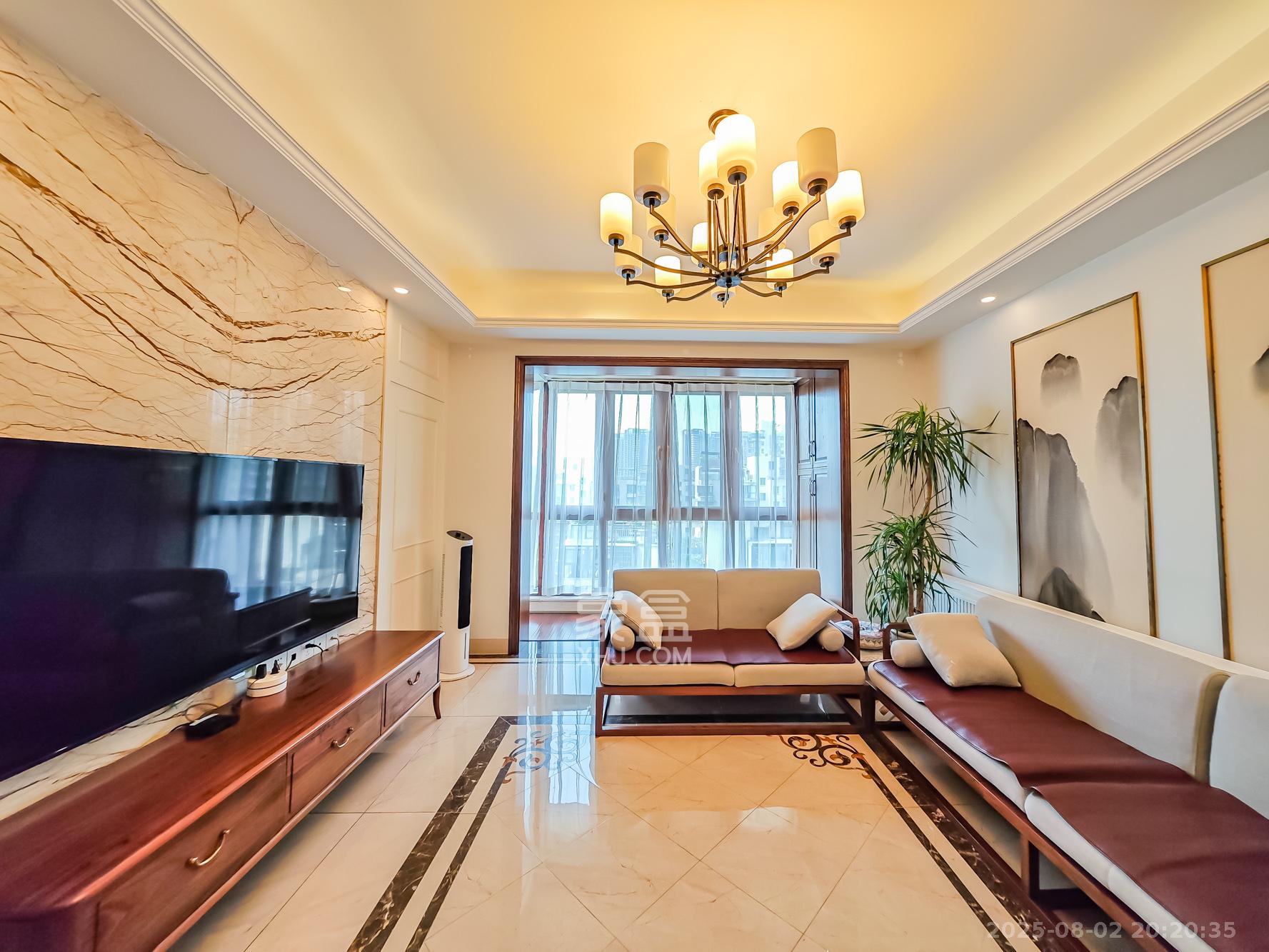 山语城一期 4室2厅3卫 240.0万 山语城一期 4室2厅3卫 240.0万客厅