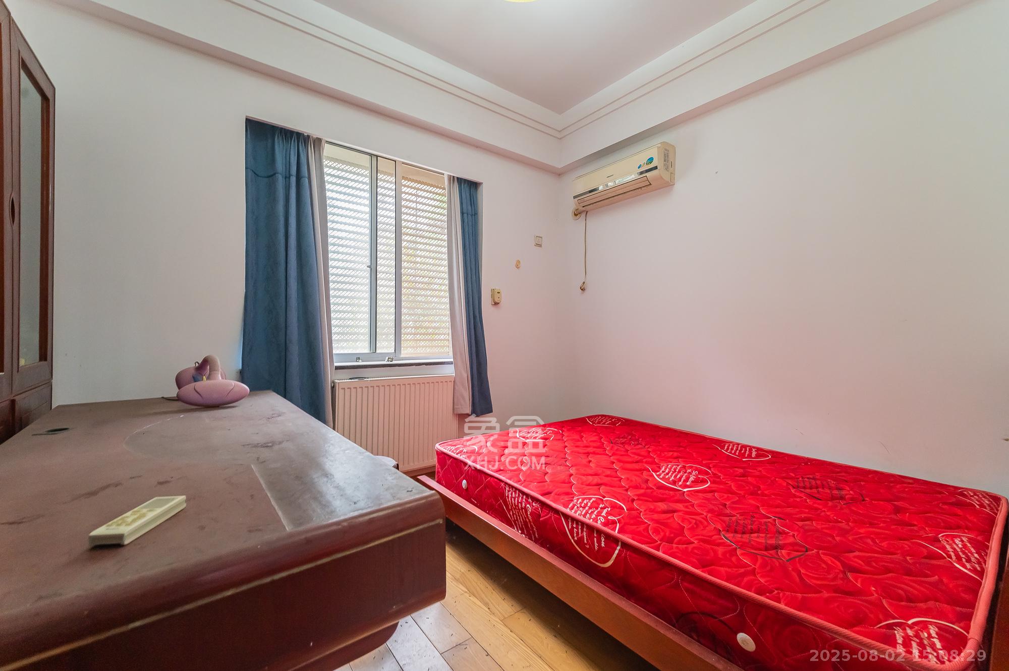 幸福里(幸福里一期) 4室2厅3卫 178.0万 幸福里(幸福里一期) 4室2厅3卫 178.0万卧室