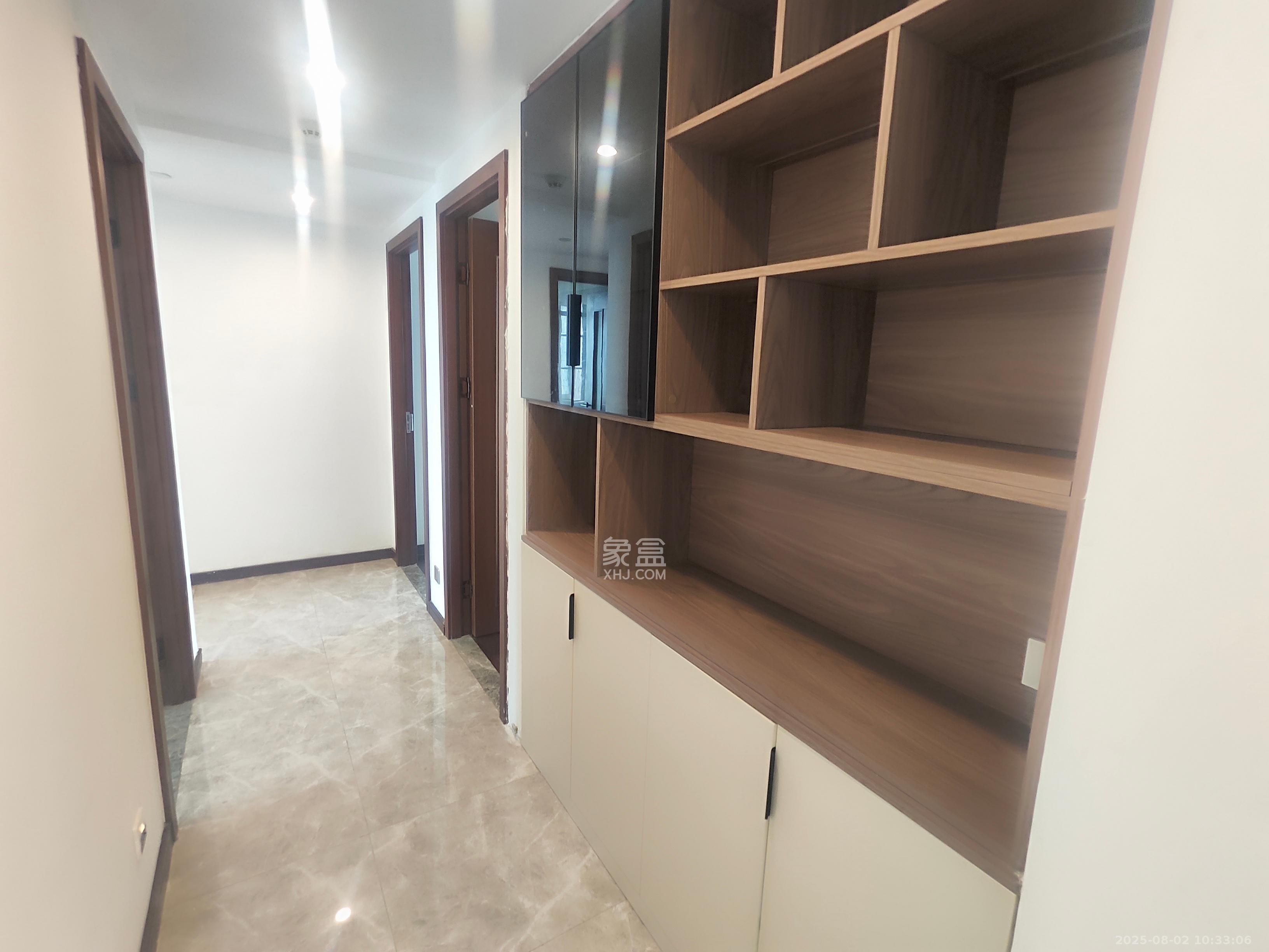 绿地长沙城际空间站(绿地新里佳苑) 4室2厅2卫 3800.0元/月 绿地长沙城际空间站(绿地新里佳苑) 4室2厅2卫 3800.0元/月室内图