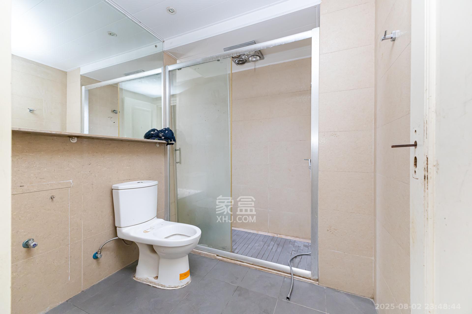 时代倾城一期 3室2厅2卫 72.0万 时代倾城一期 3室2厅2卫 72.0万卫生间