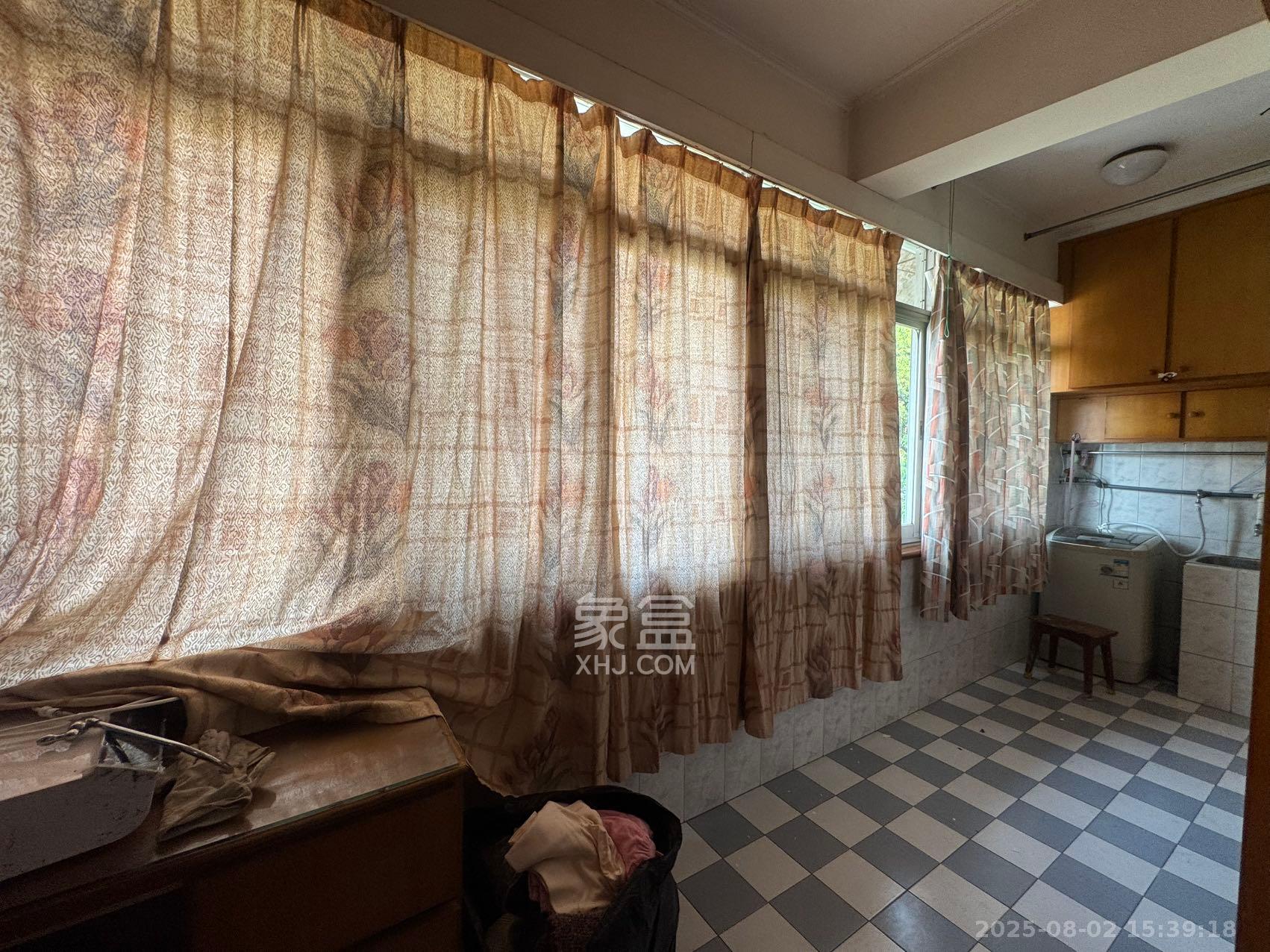 望岳村  3室2厅1卫   2000.00元/月室内图