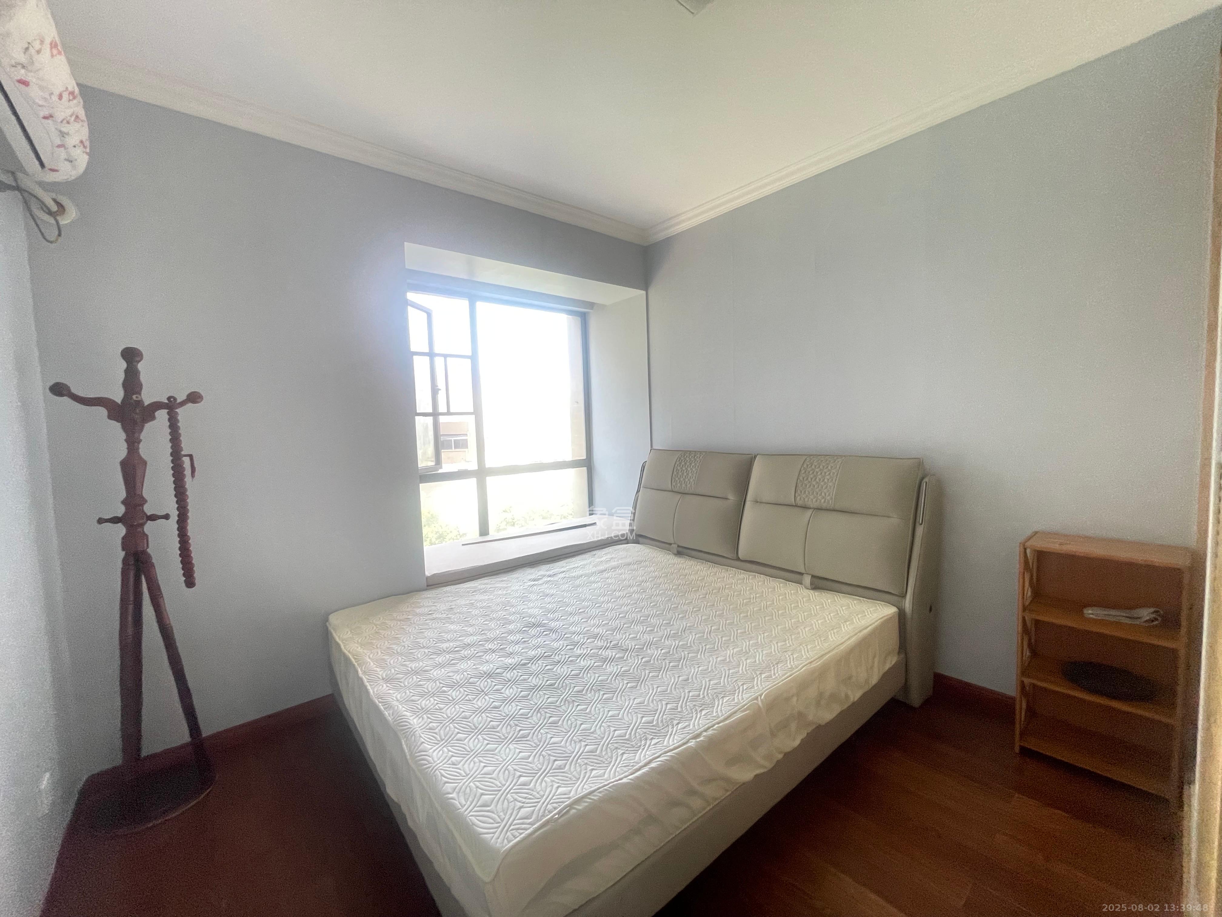 秀峰景园(领秀峰) 3室2厅2卫 2600.0元/月 秀峰景园(领秀峰) 3室2厅2卫 2600.0元/月室内图