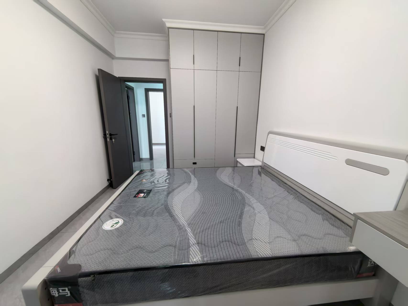 互助小区电梯房  3室2厅2卫   2000.00元/月室内图