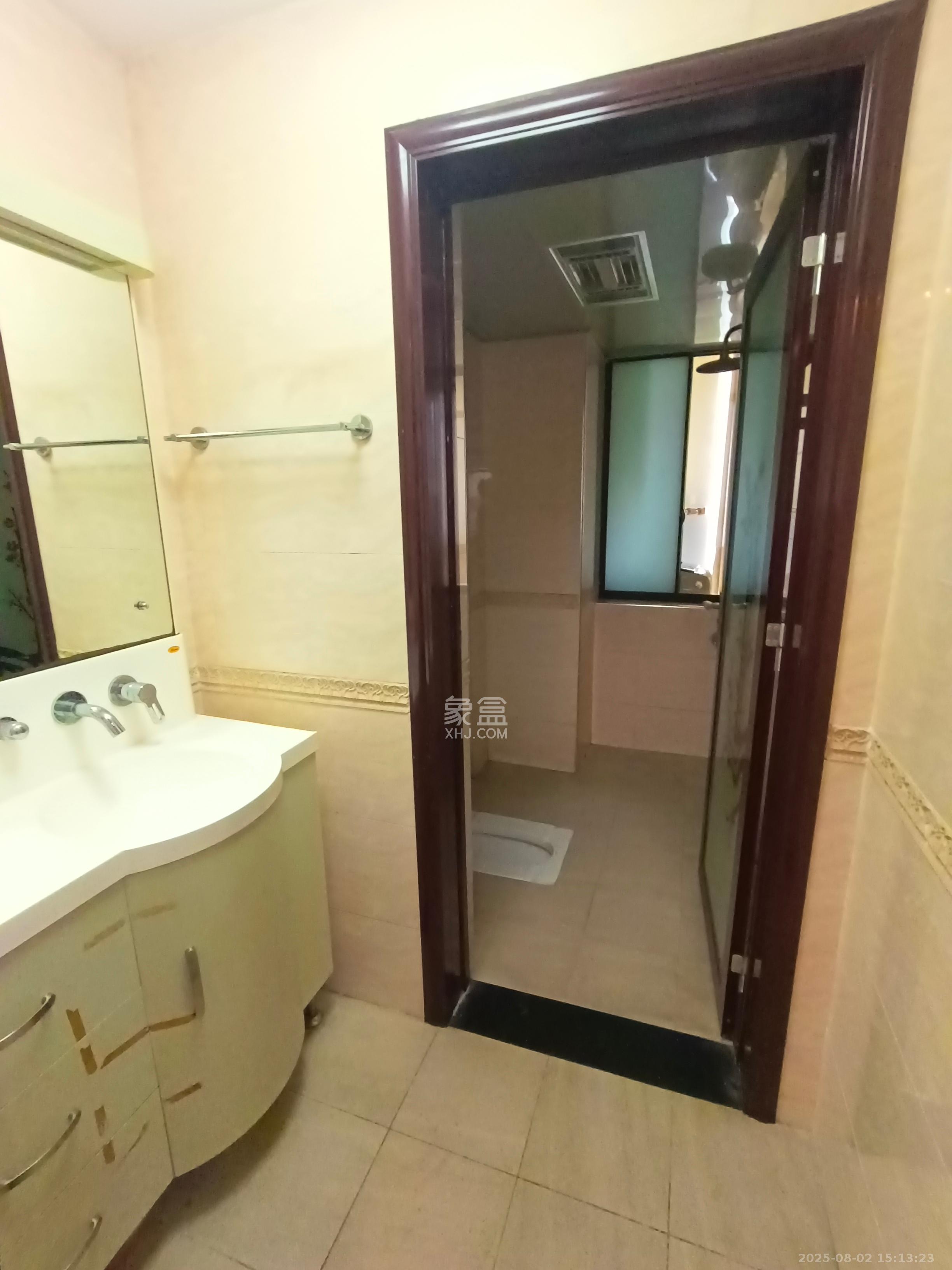 楚天馨苑 4室2厅2卫 2500.0元/月 楚天馨苑 4室2厅2卫 2500.0元/月室内图