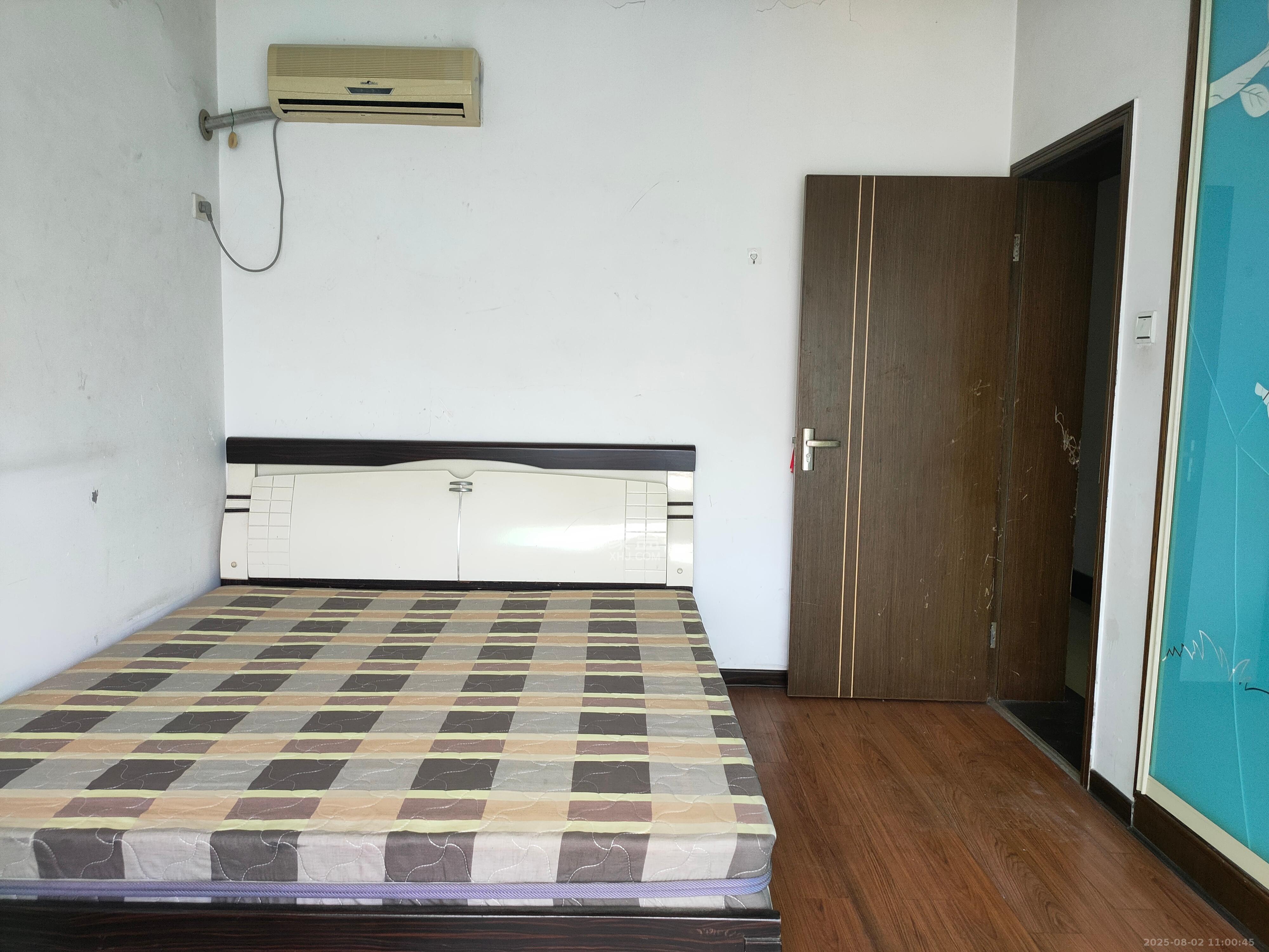 龙柏小区 4室2厅2卫 3400.0元/月 龙柏小区 4室2厅2卫 3400.0元/月室内图