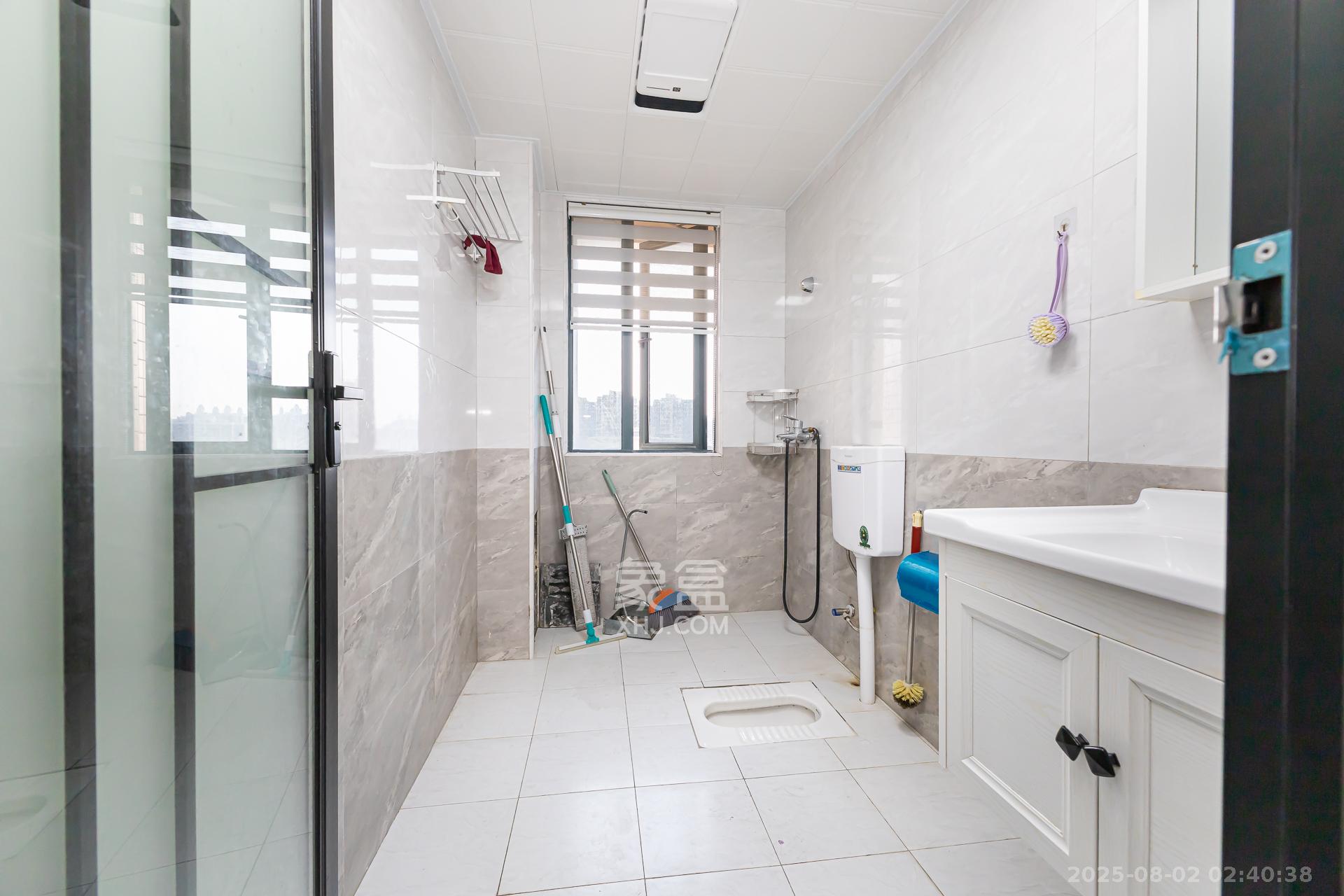 金湘苑(星澜之悦) 4室2厅2卫 98.0万 金湘苑(星澜之悦) 4室2厅2卫 98.0万卫生间