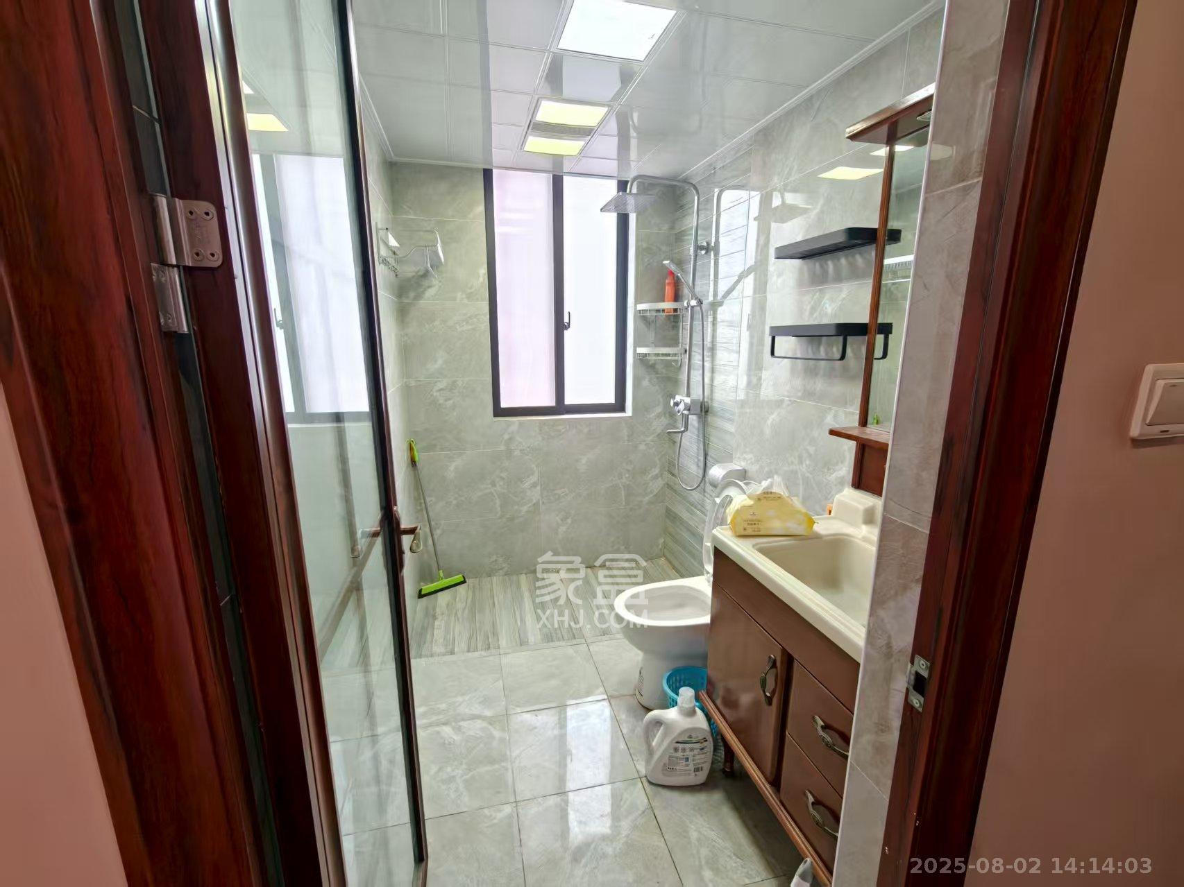 绿地海外滩一期 3室2厅2卫 2200.0元/月 绿地海外滩一期 3室2厅2卫 2200.0元/月室内图