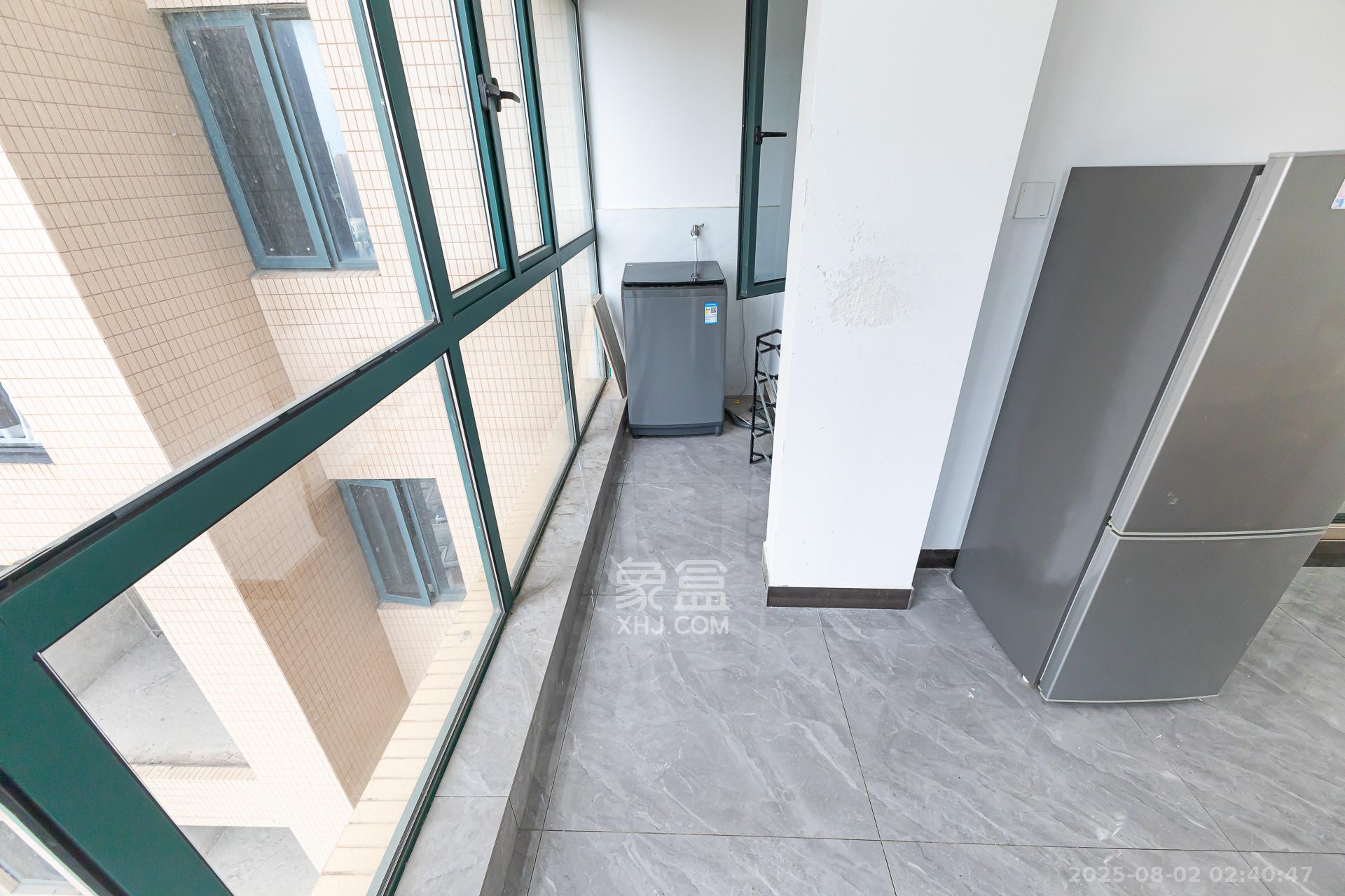 金湘苑(星澜之悦) 4室2厅2卫 98.0万 金湘苑(星澜之悦) 4室2厅2卫 98.0万阳台