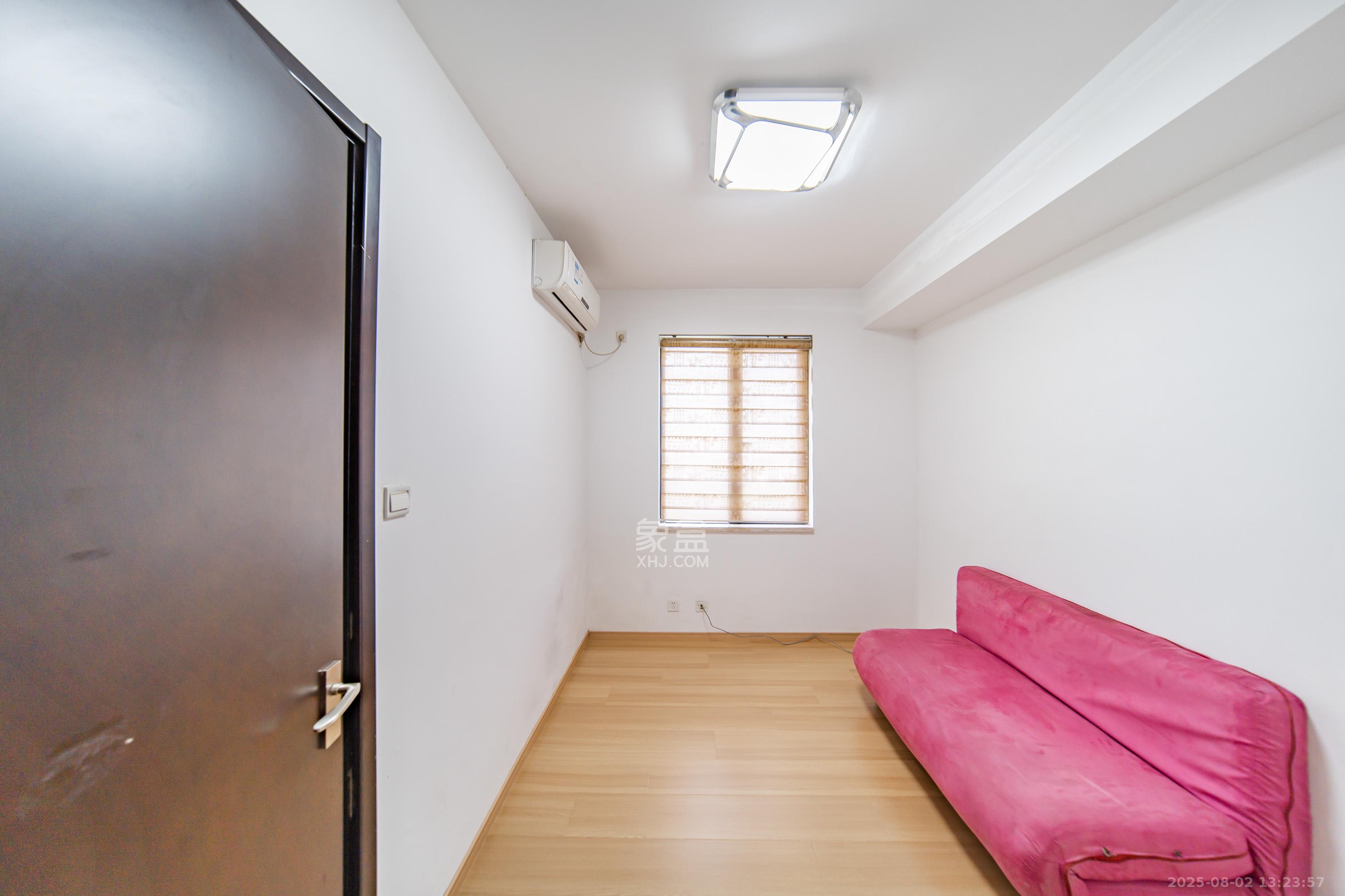 阳光100三期 4室2厅1卫 145.0万 阳光100三期 4室2厅1卫 145.0万卧室