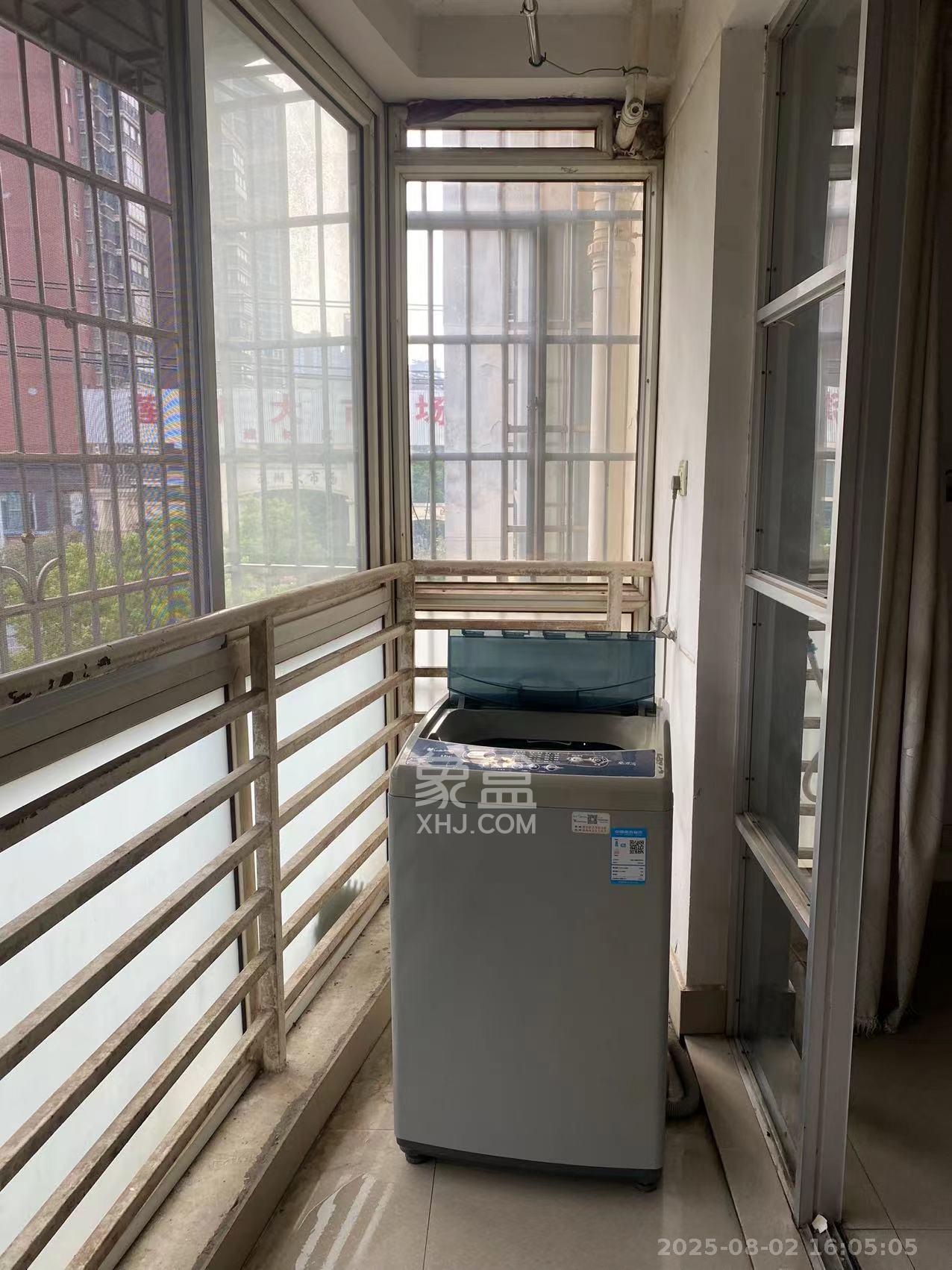 莲湖汽车饰品城(莲湖公寓) 2室2厅1卫 1600.0元/月 莲湖汽车饰品城(莲湖公寓) 2室2厅1卫 1600.0元/月室内图