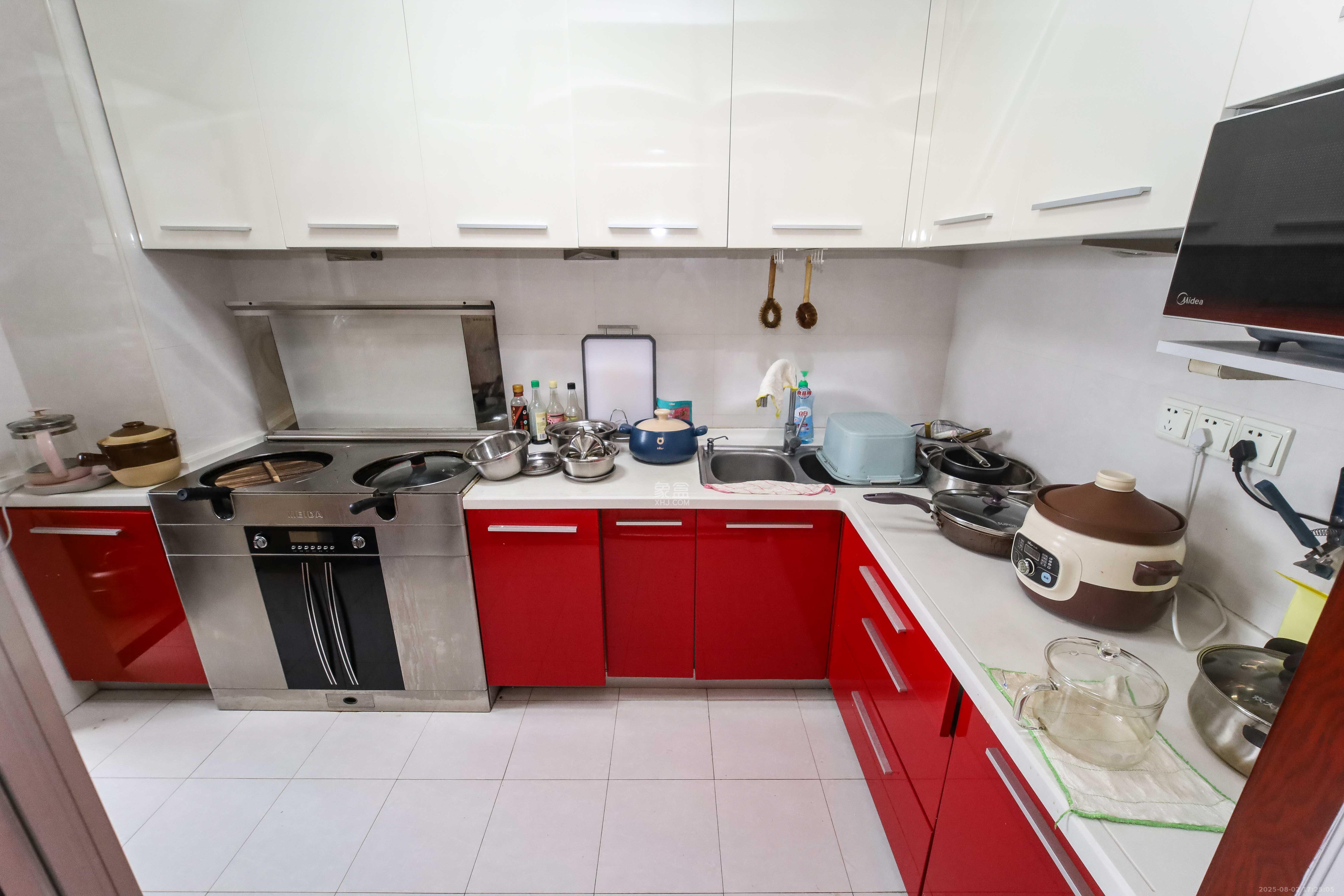 西街花园  4室2厅3卫    239.0万 西街花园  4室2厅3卫    239.0万厨房