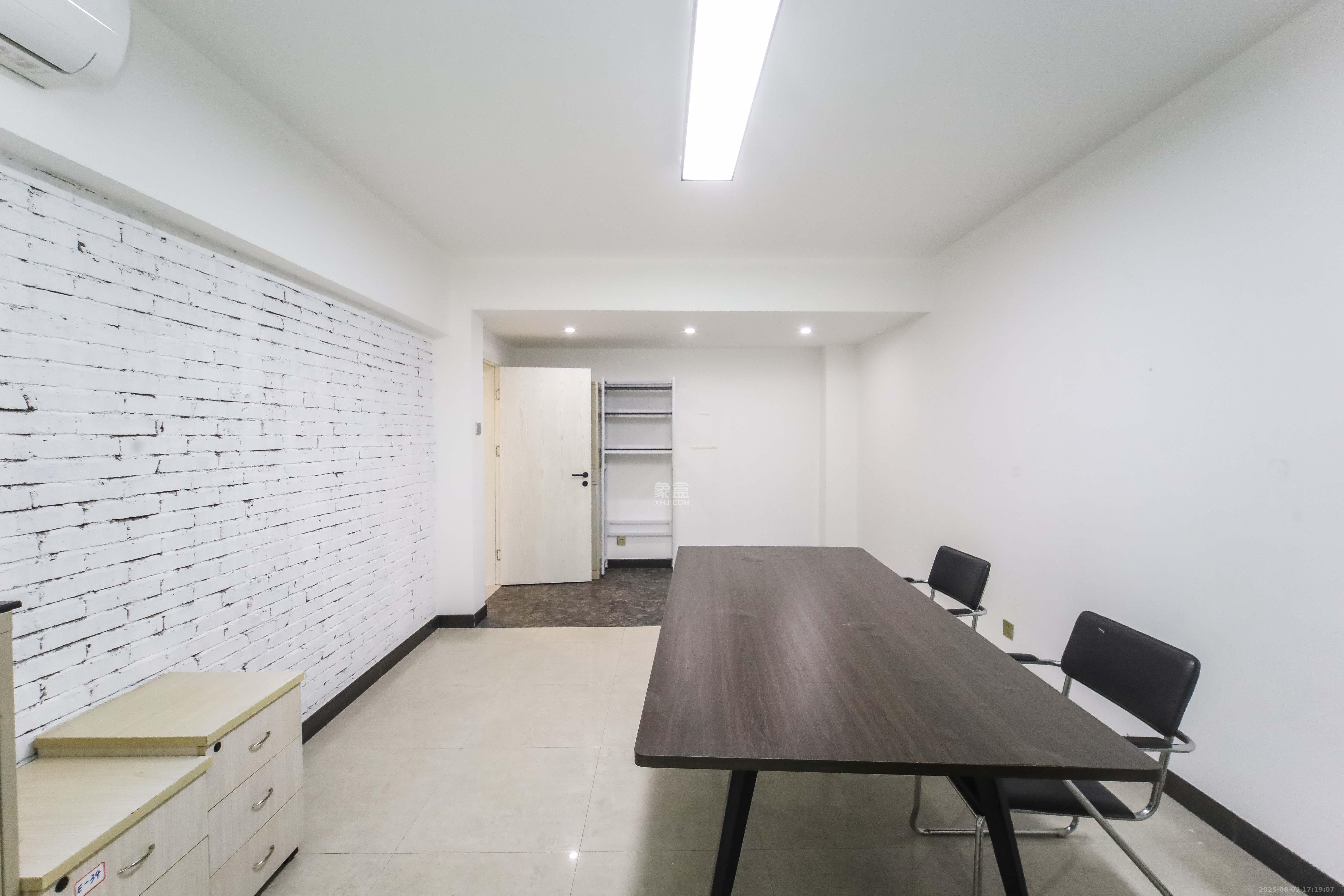 宏华花苑  3室2厅1卫    96.0万 宏华花苑  3室2厅1卫    96.0万卧室