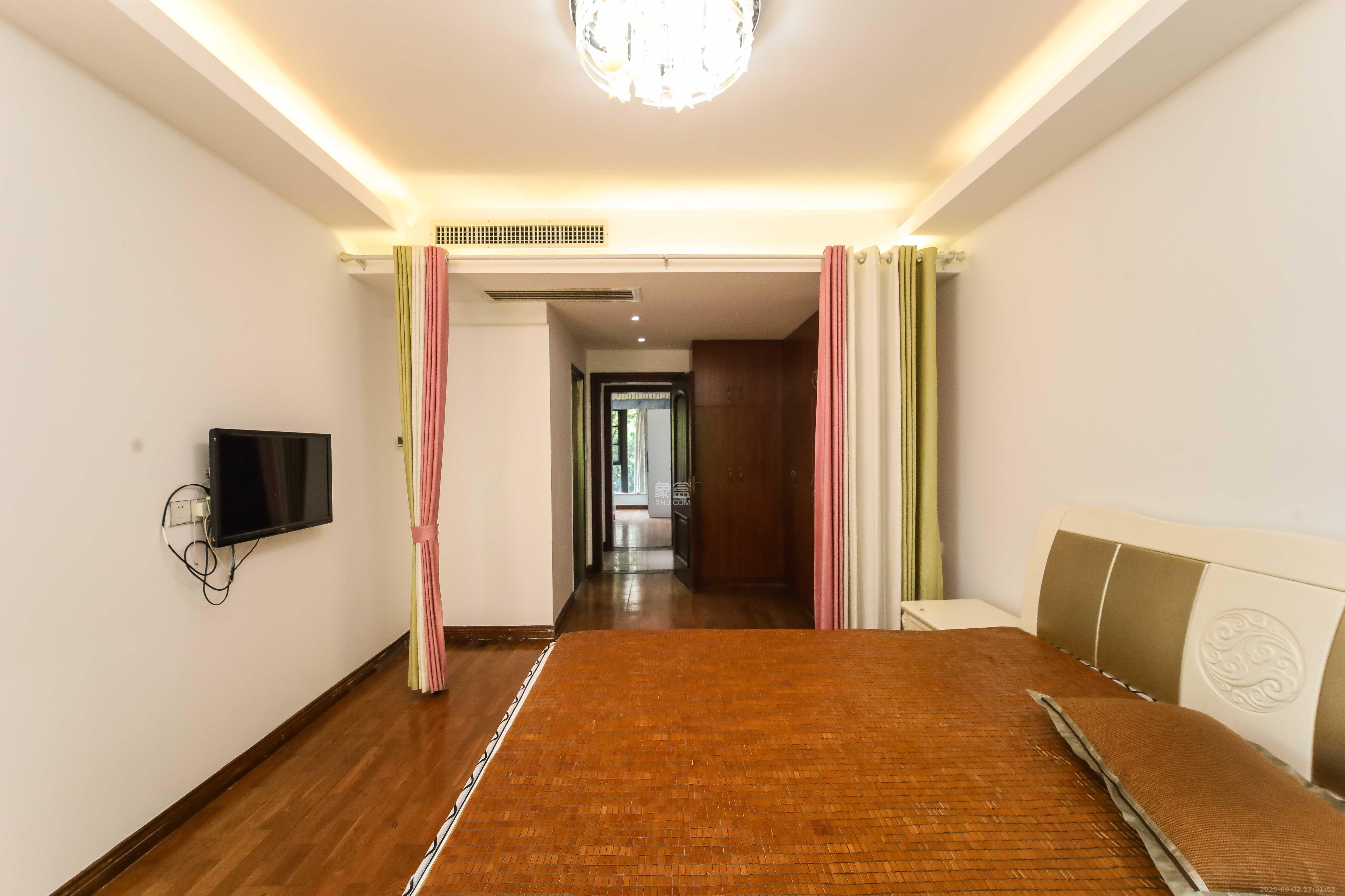 红橡华园(菲莎公馆) 4室2厅1卫 178.0万 红橡华园(菲莎公馆) 4室2厅1卫 178.0万卧室