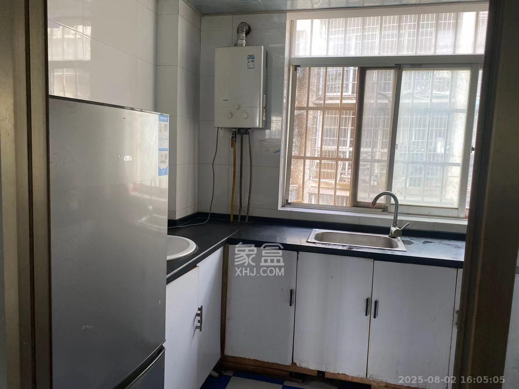 莲湖汽车饰品城(莲湖公寓) 2室2厅1卫 1600.0元/月 莲湖汽车饰品城(莲湖公寓) 2室2厅1卫 1600.0元/月室内图