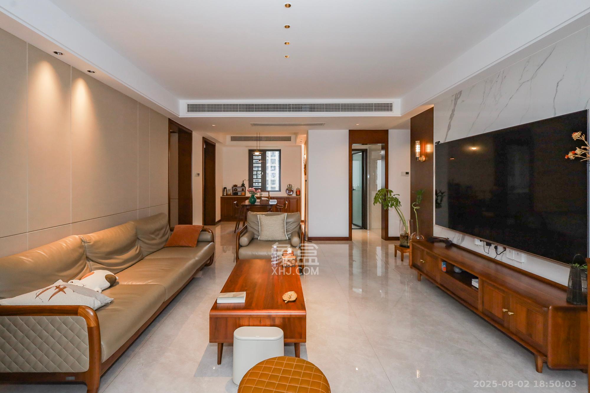 八方小区B区  4室2厅2卫    605.0万 八方小区B区  4室2厅2卫    605.0万客厅