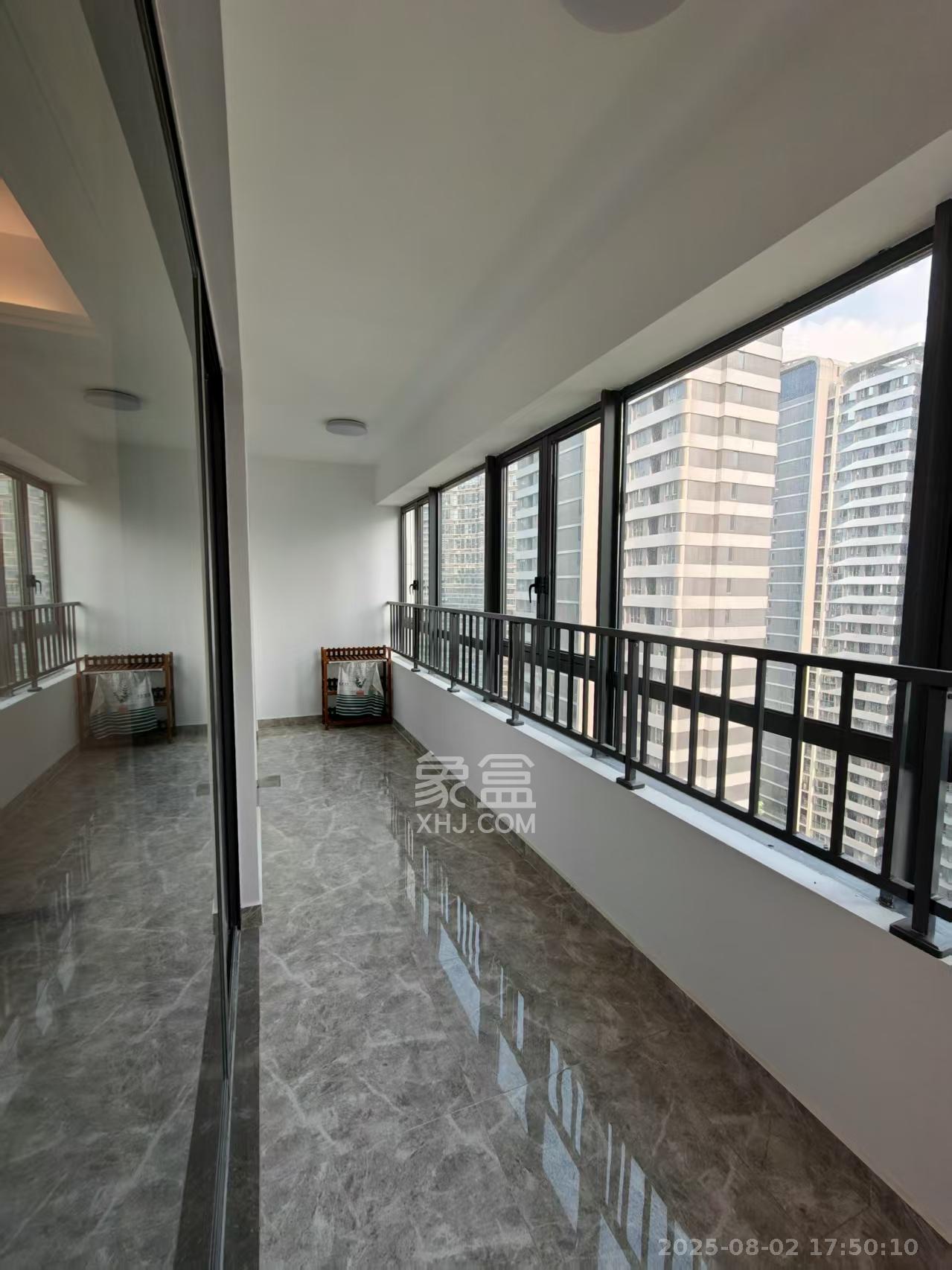 复地滨江金融中心  4室2厅2卫    5500.0元/月室内图