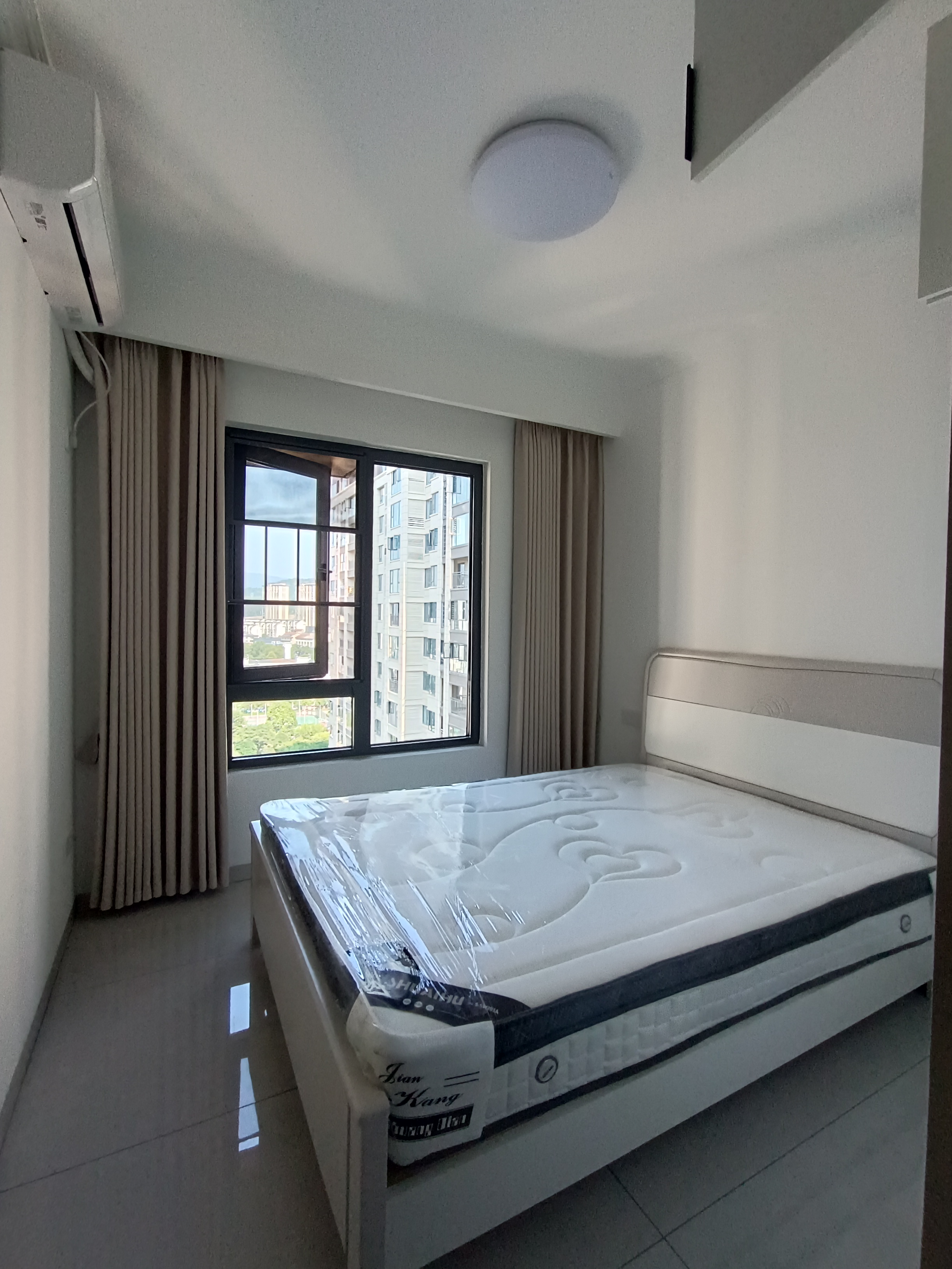 荣盛花语书苑 3室2厅2卫 2500.0元/月 荣盛花语书苑 3室2厅2卫 2500.0元/月室内图