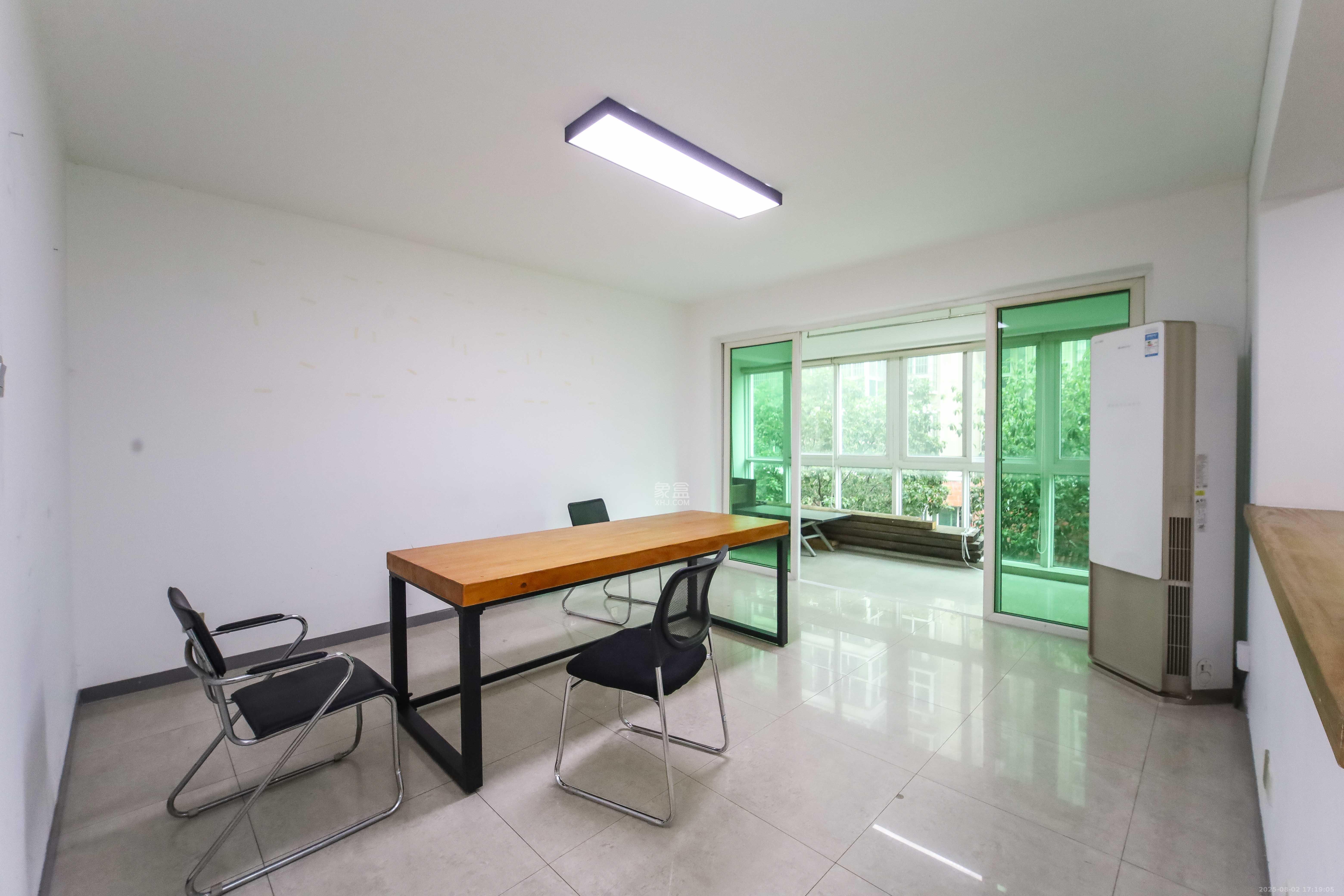 宏华花苑  3室2厅1卫    96.0万 宏华花苑  3室2厅1卫    96.0万客厅