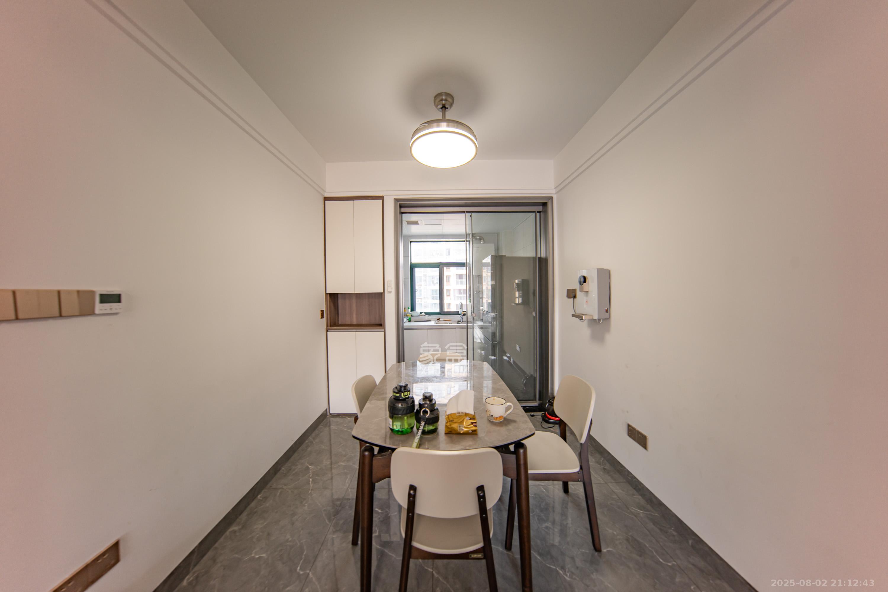 洋湖时代 3室2厅1卫 84.00万 洋湖时代 3室2厅1卫 84.00万客厅