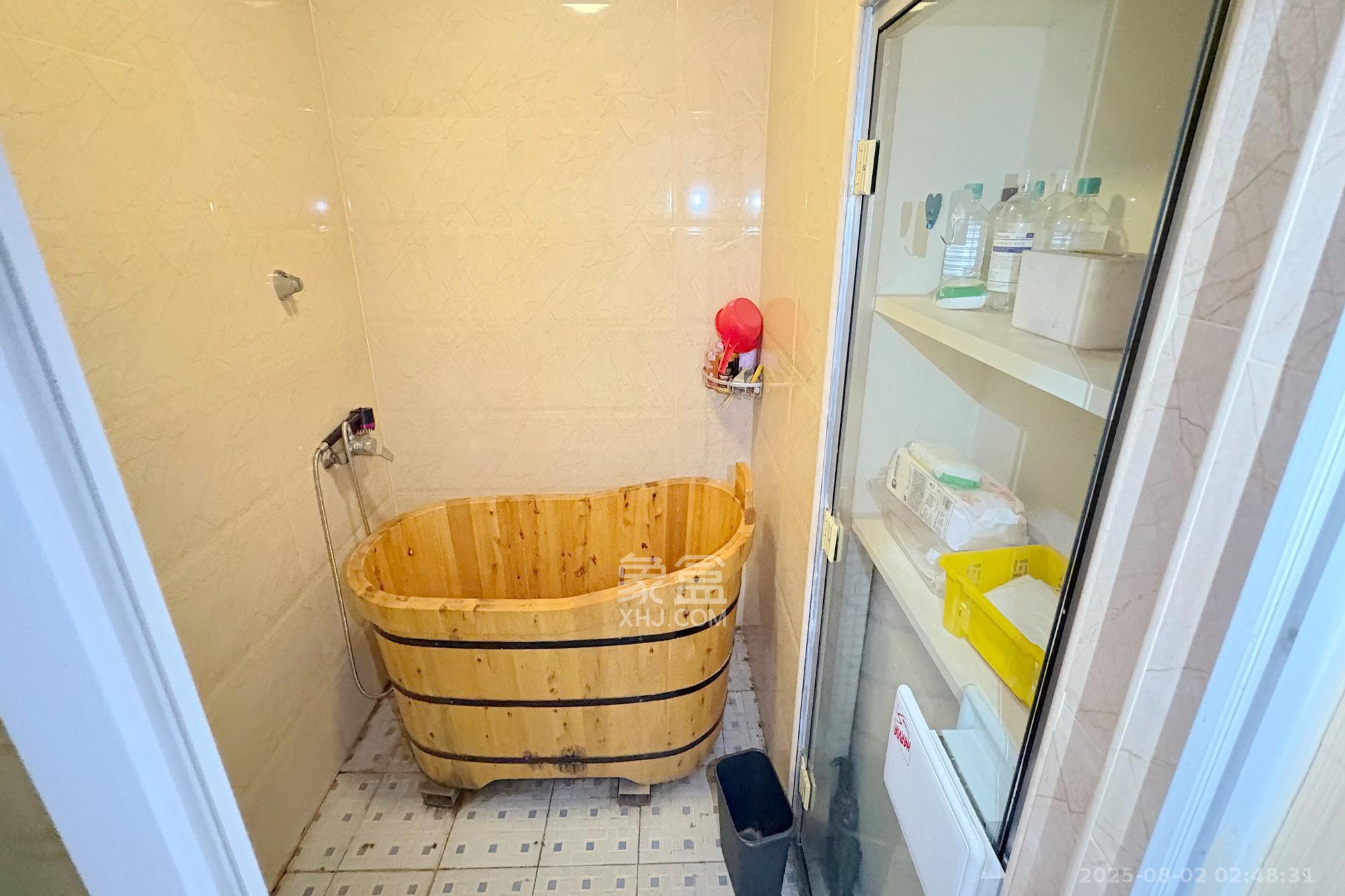 朝阳银座  1室1厅1卫    63.0万卫生间