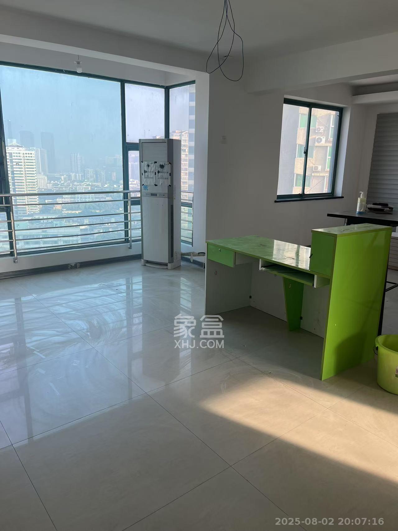 三重大厦（三重才园小区)  3室2厅2卫    4000.0元/月室内图