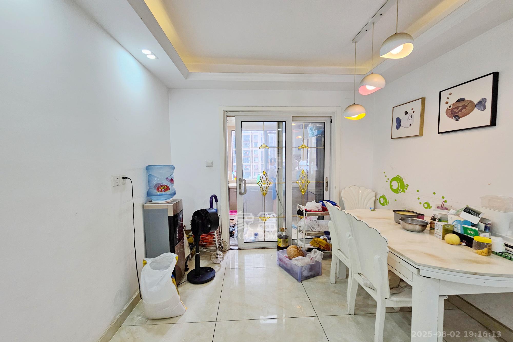 嘉宇盛世华章  4室2厅2卫    115.0万客厅