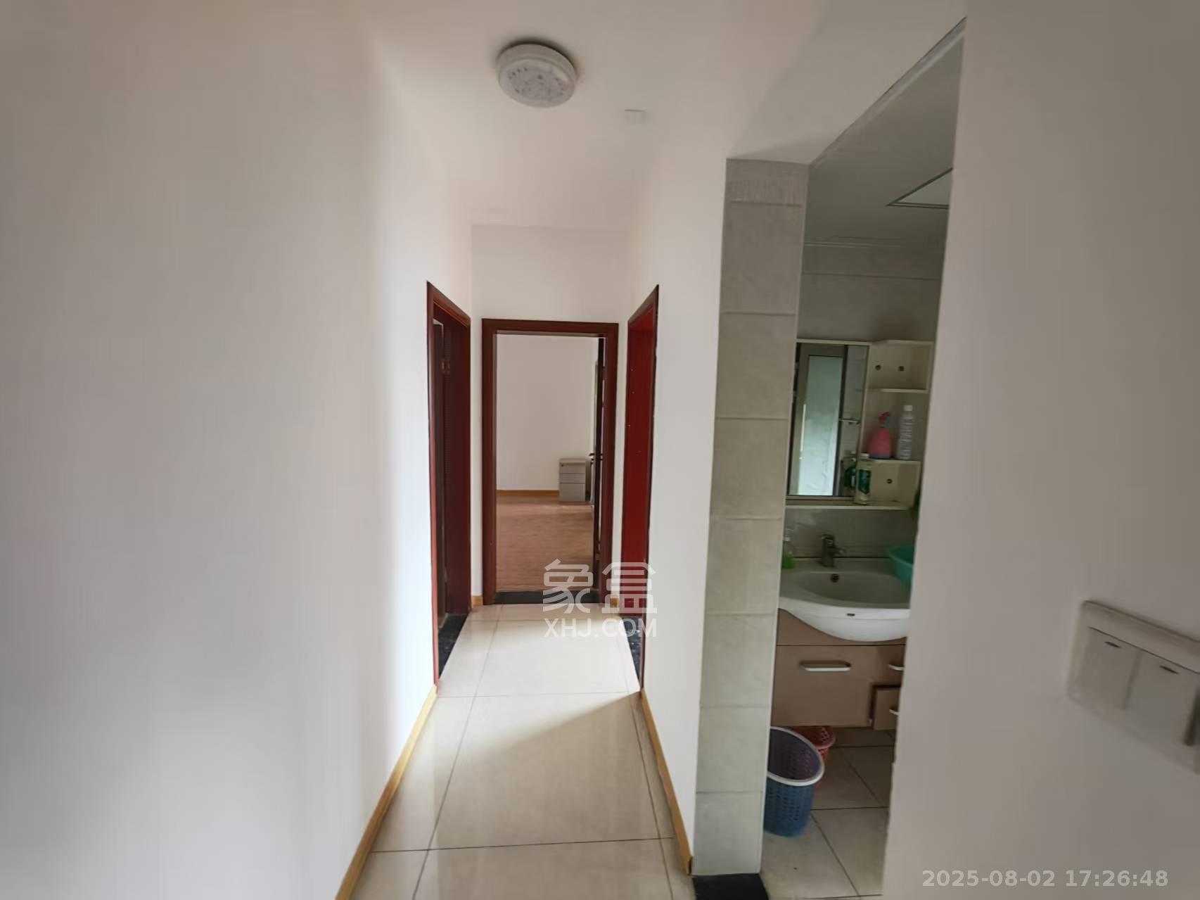 长房天翼未来城  4室2厅2卫    3600.0元/月室内图