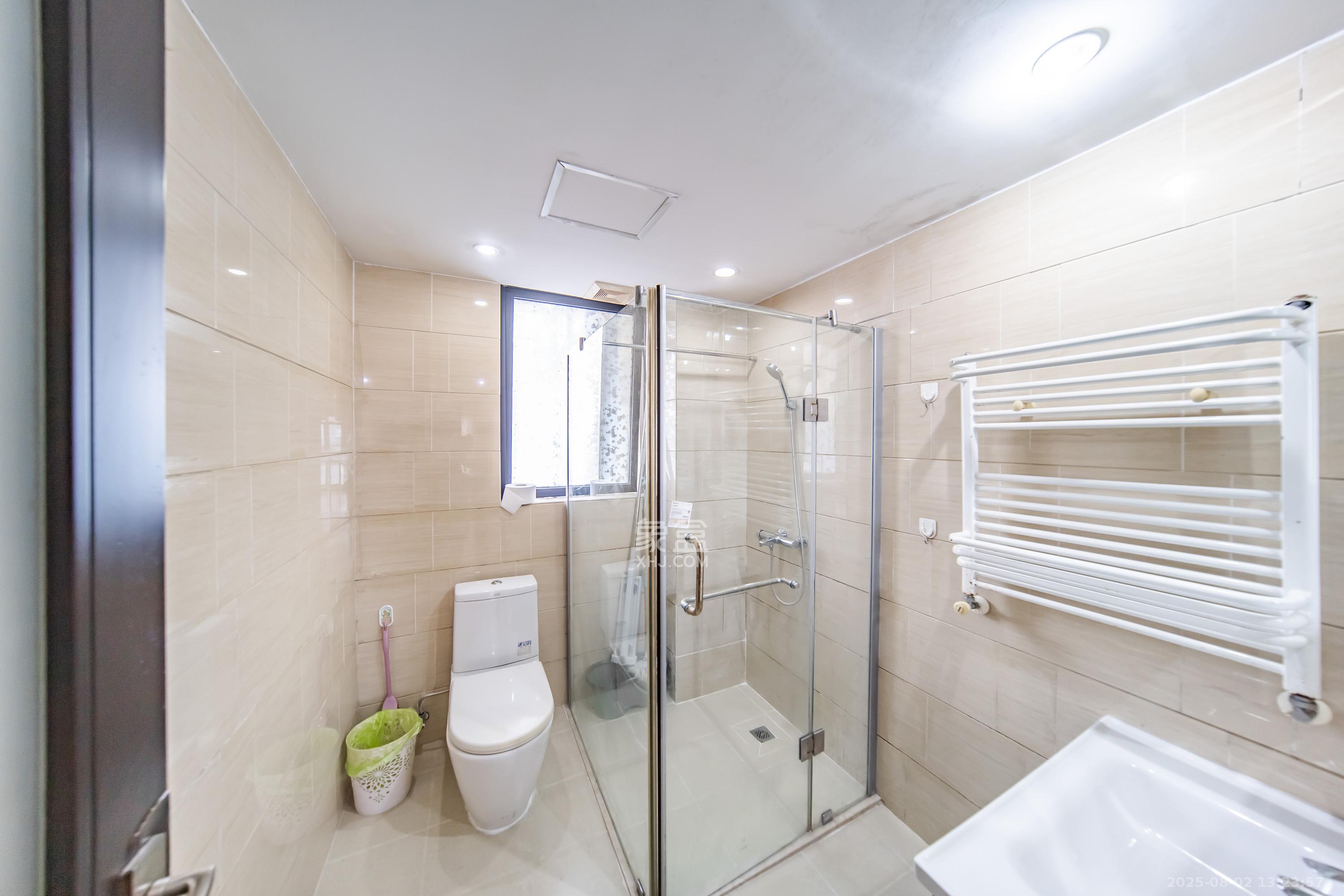 阳光100三期 4室2厅1卫 145.0万 阳光100三期 4室2厅1卫 145.0万卫生间