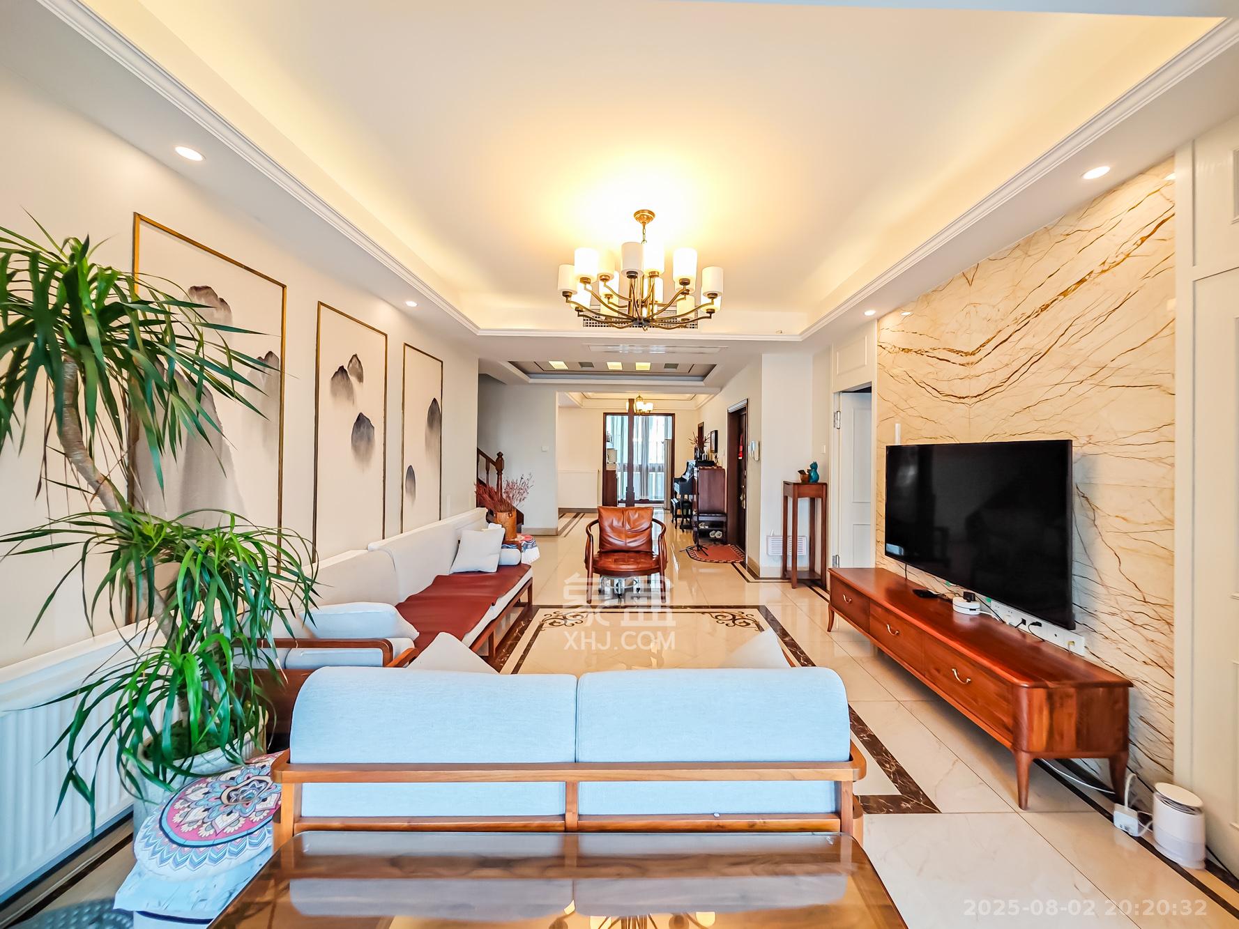 山语城一期 4室2厅3卫 240.0万 山语城一期 4室2厅3卫 240.0万客厅