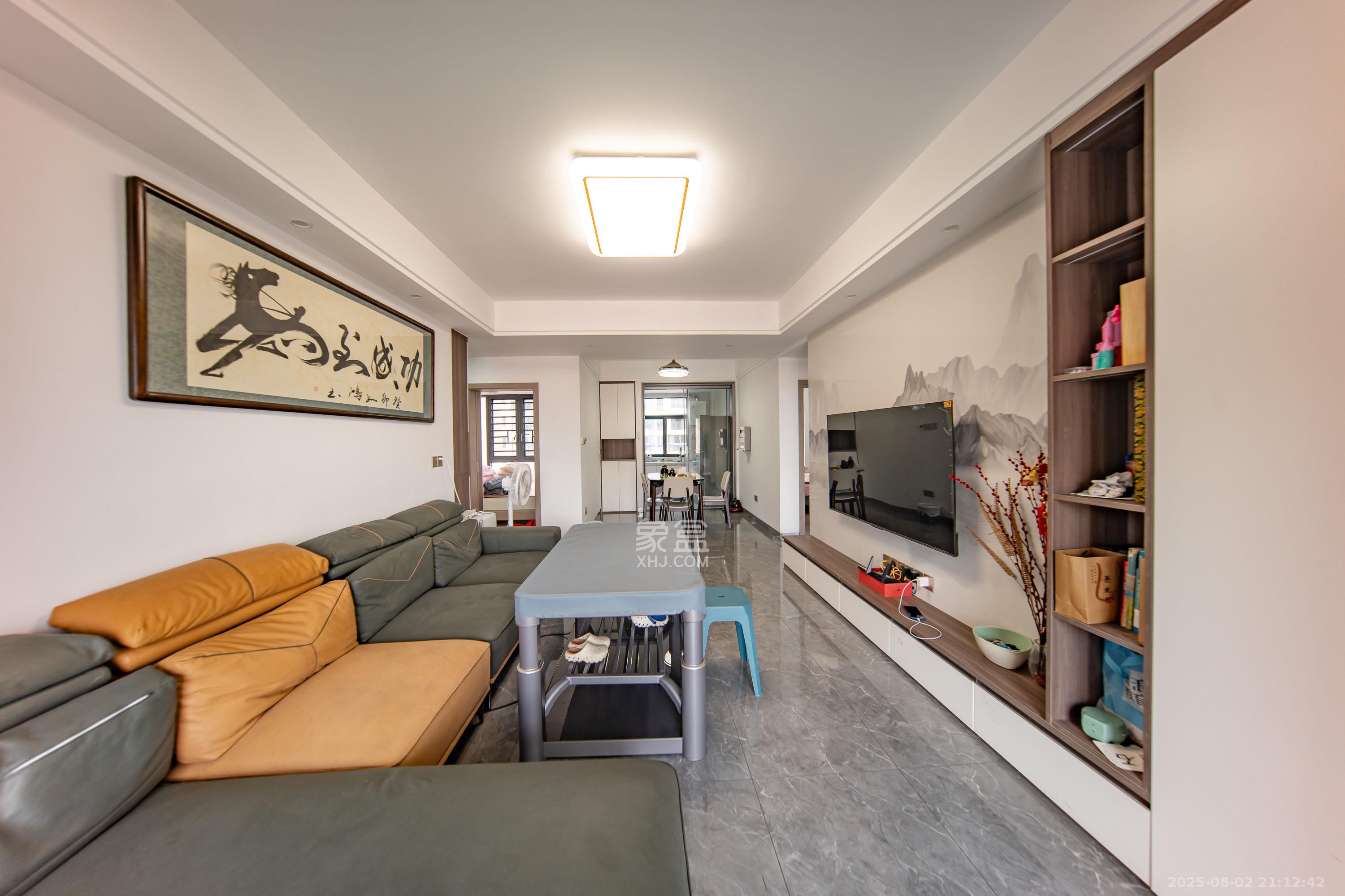 洋湖时代 3室2厅1卫 84.00万 洋湖时代 3室2厅1卫 84.00万客厅